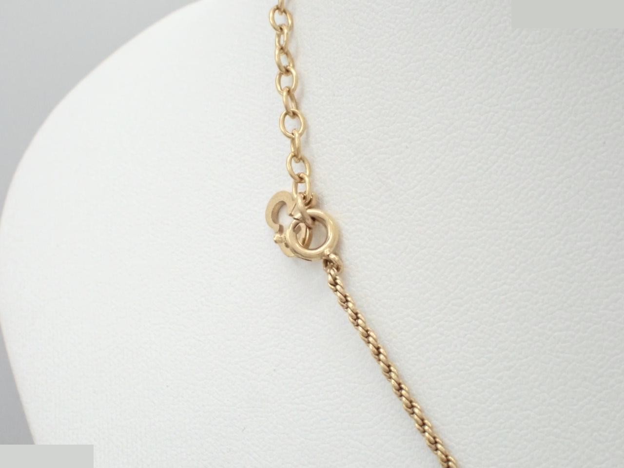 Gold necklace — view 2