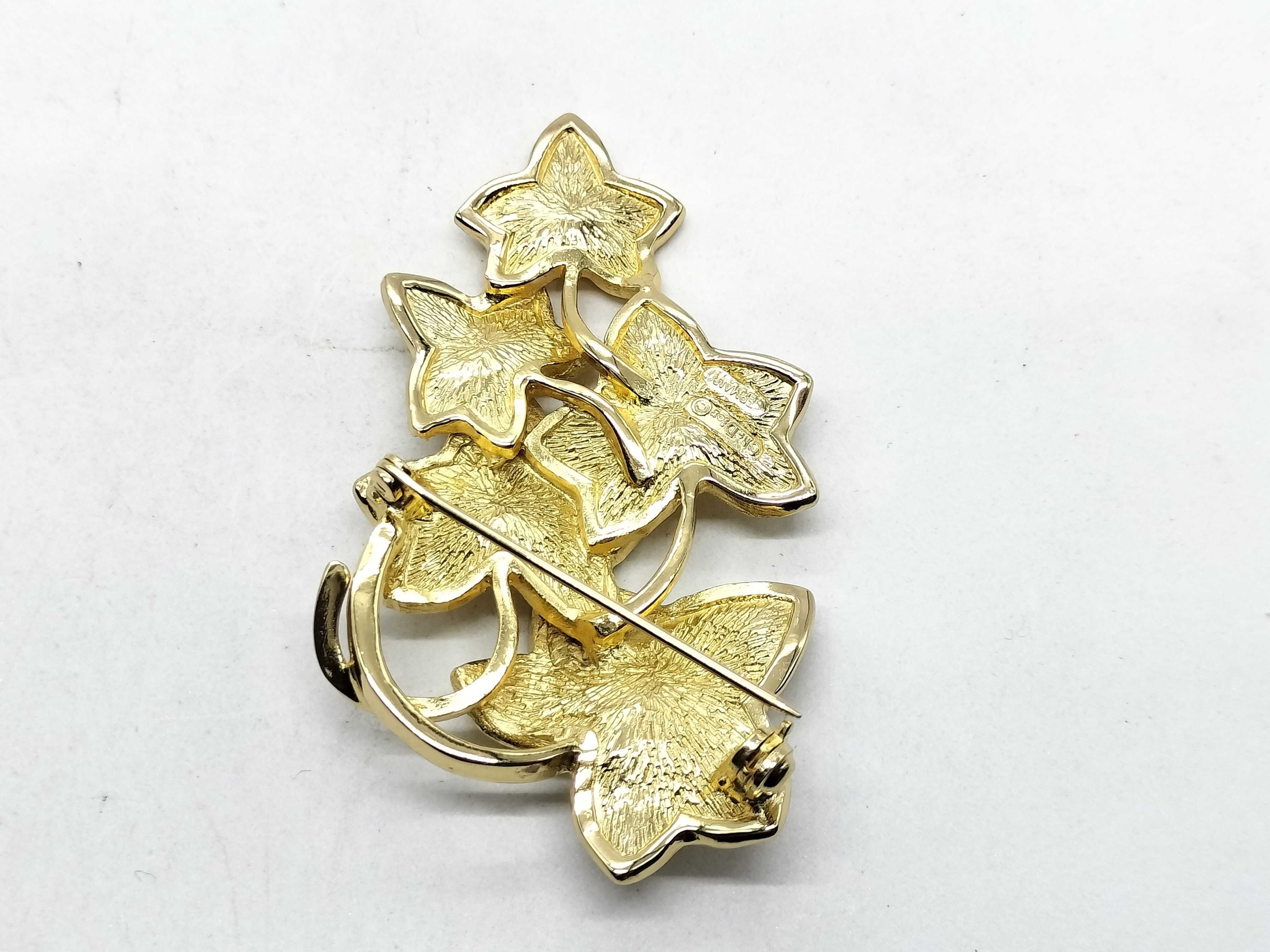 leaf design brooch — view 2