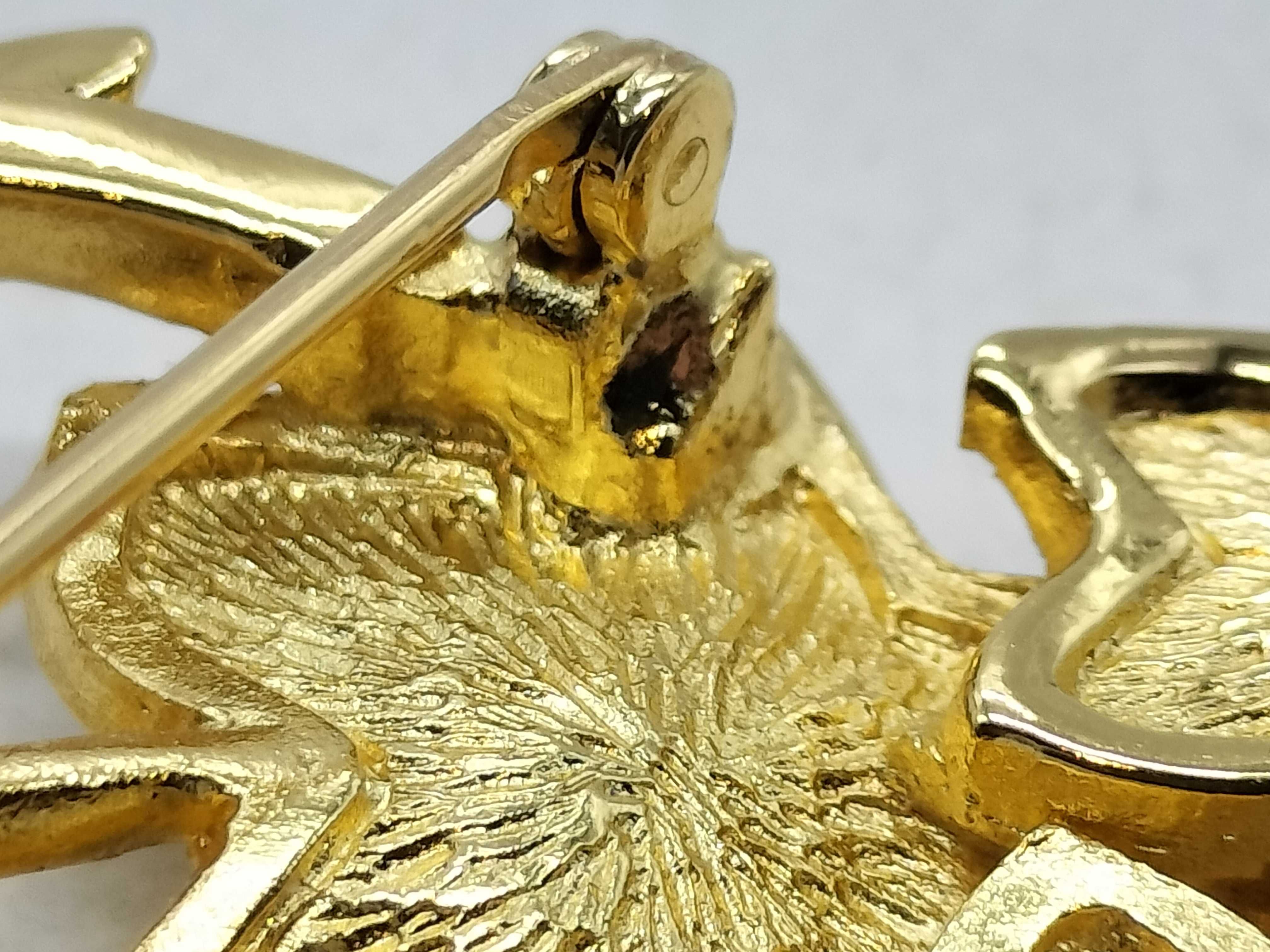 leaf design brooch — view 7
