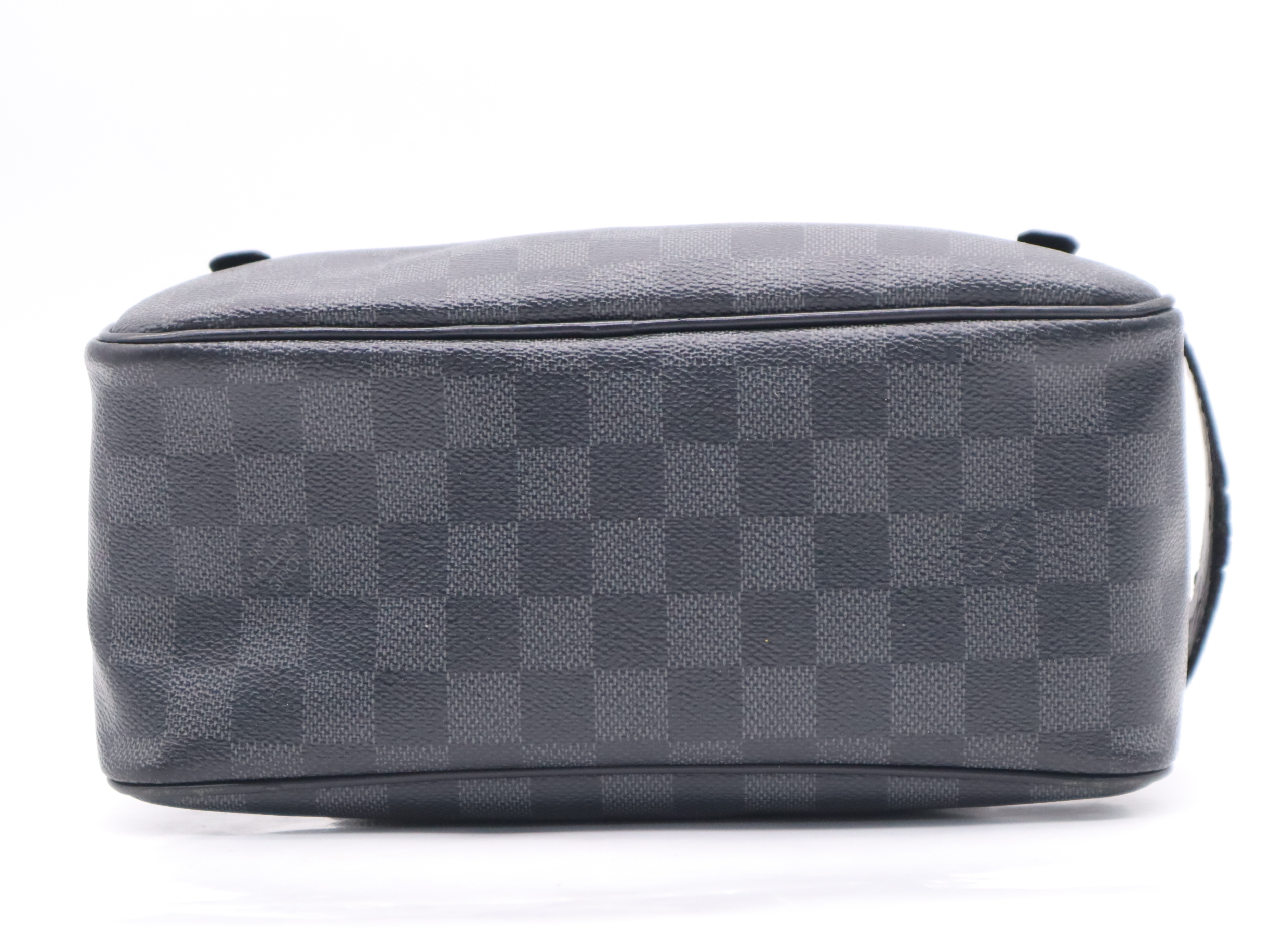 N47625 Graphite Toilette Pouch — view 4