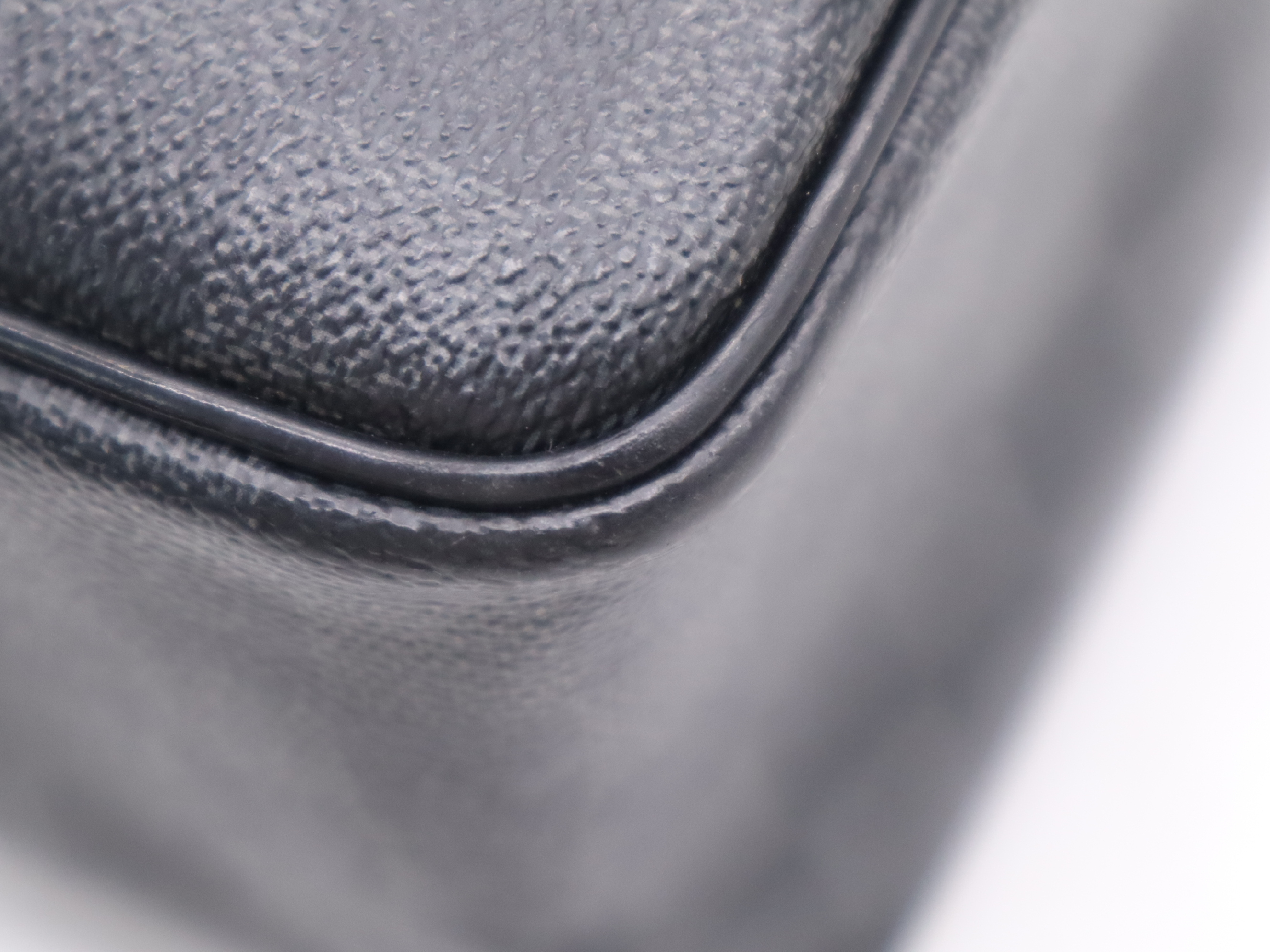 N47625 Graphite Toilette Pouch — view 9