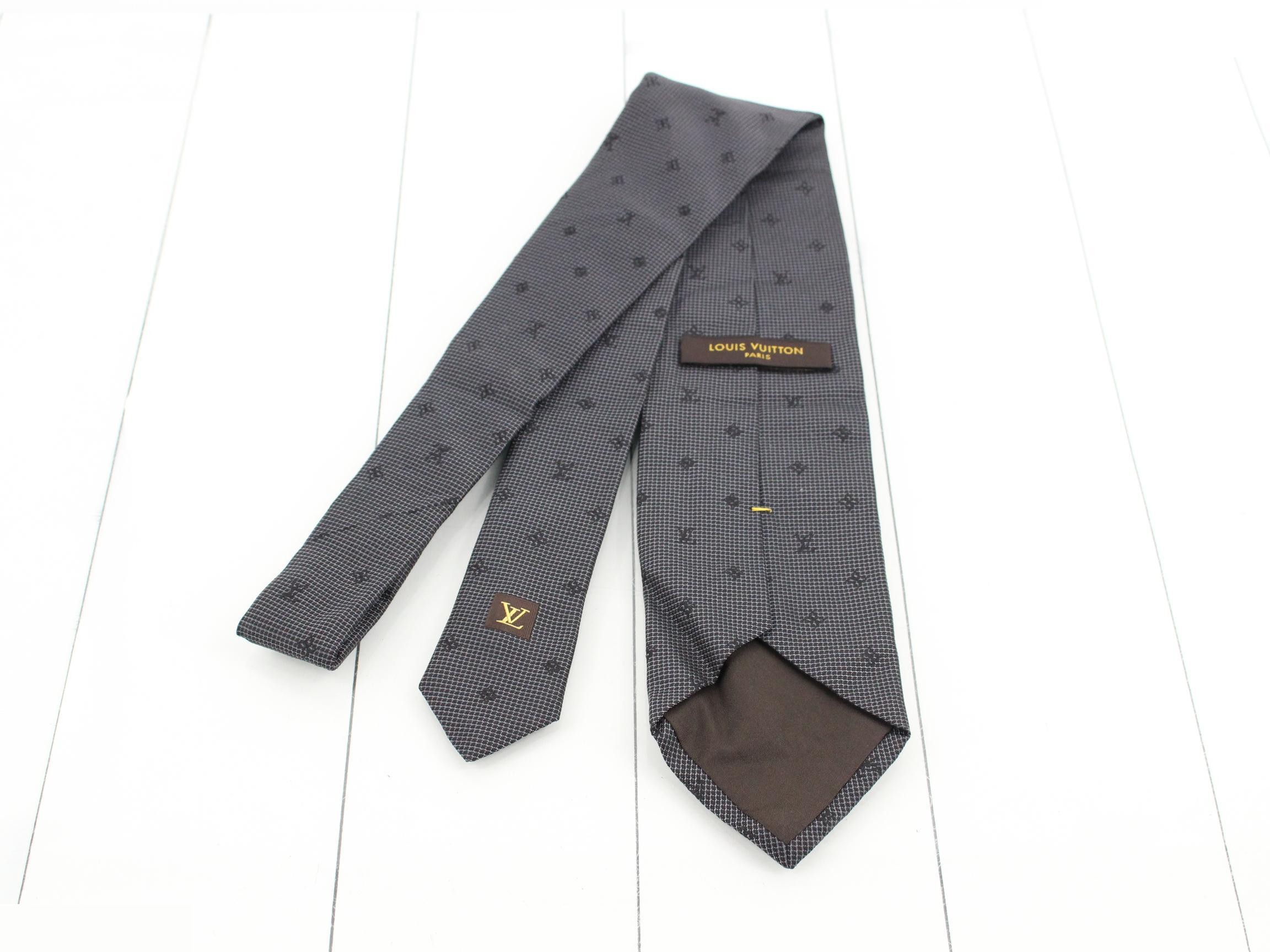 tie — view 2