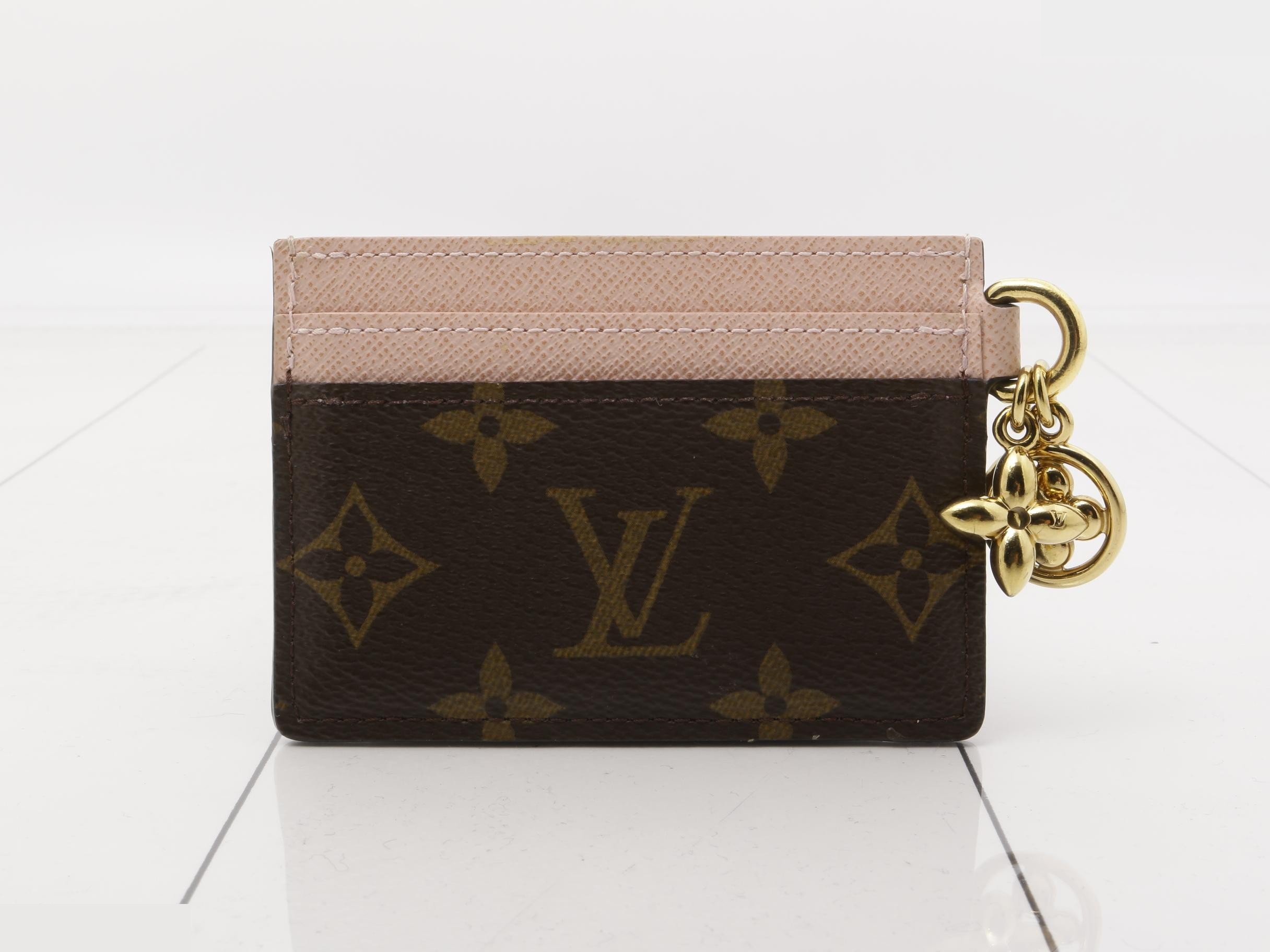 M82739 Porto Cartes LV Charm