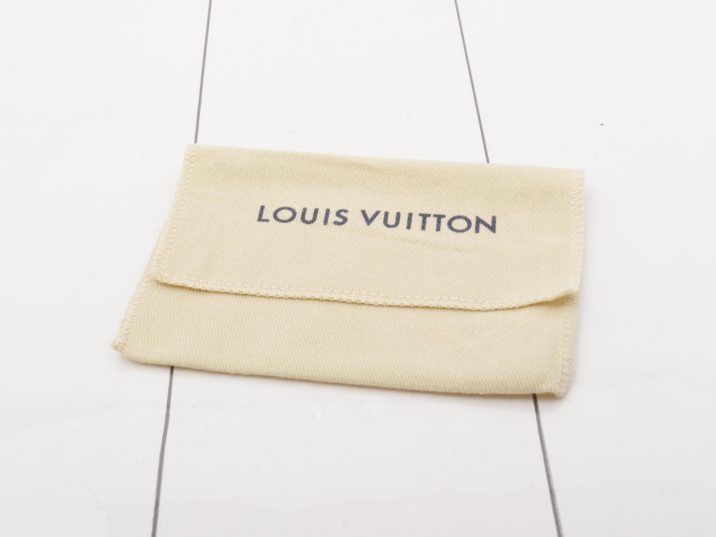 M82739 Porto Cartes LV Charm — view 5
