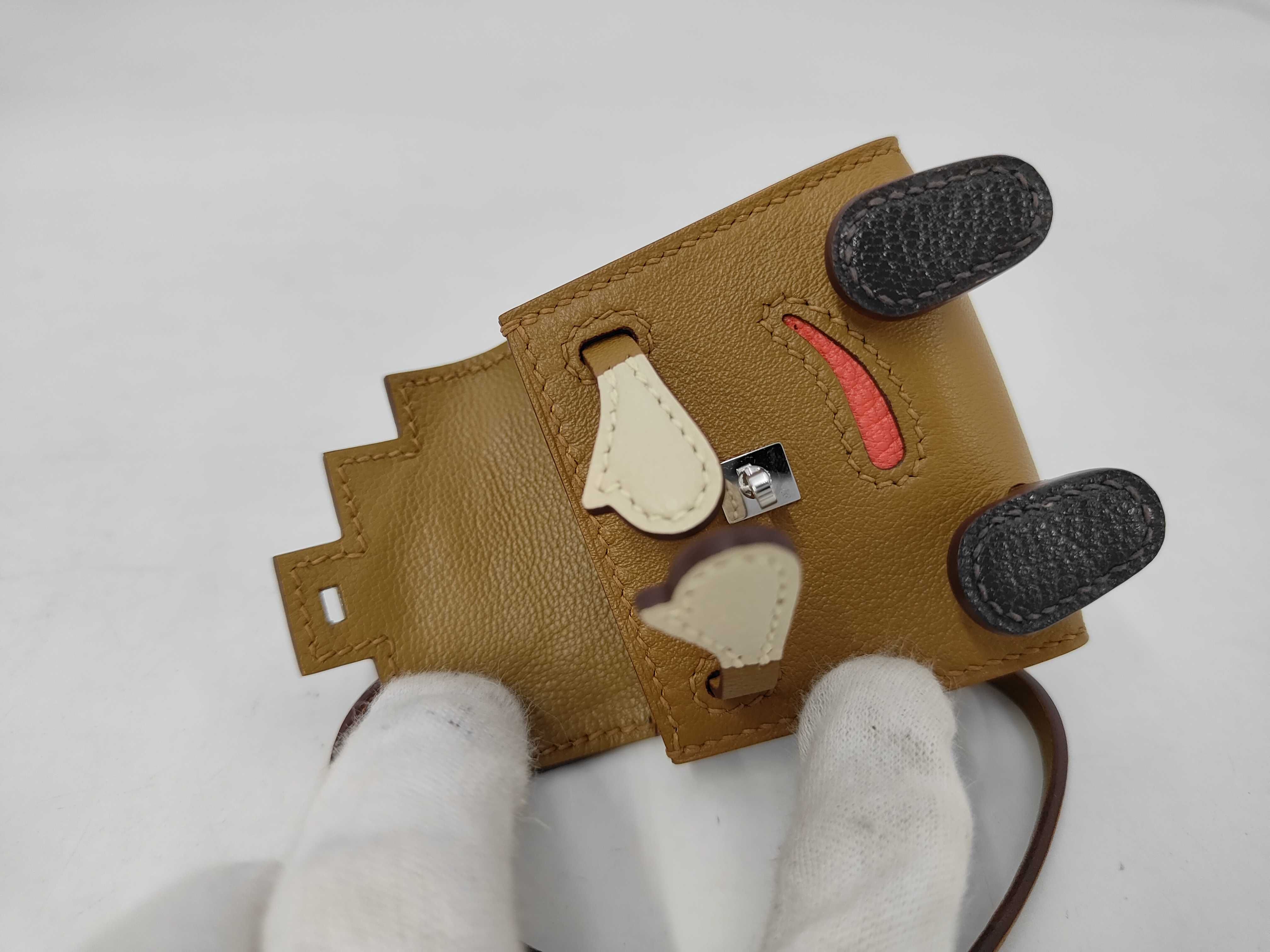 Kelly Charm U Key Case — view 9