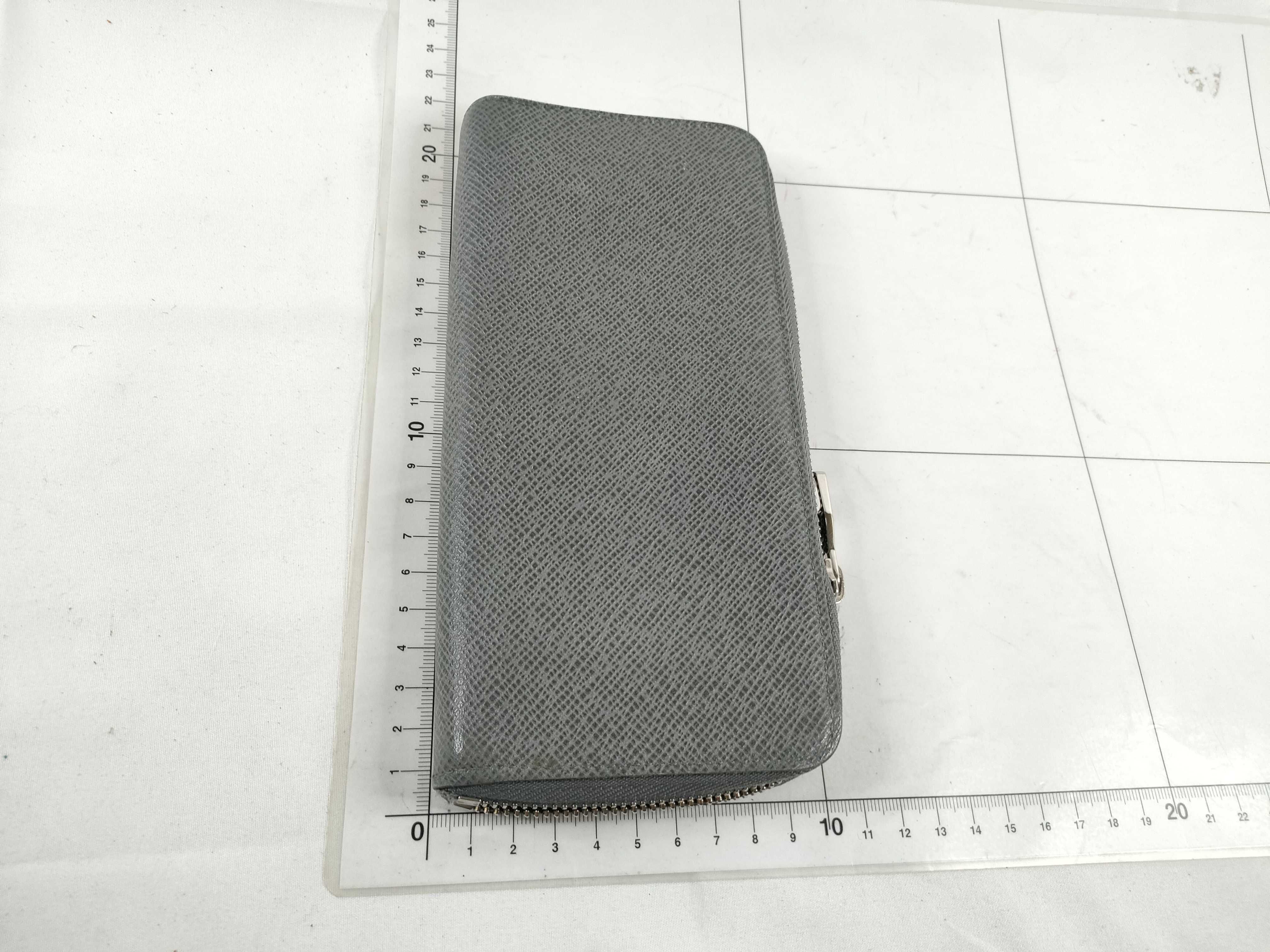 Taiga Louis Vuitton Zippy Wallet Vertical Wallet — view 2