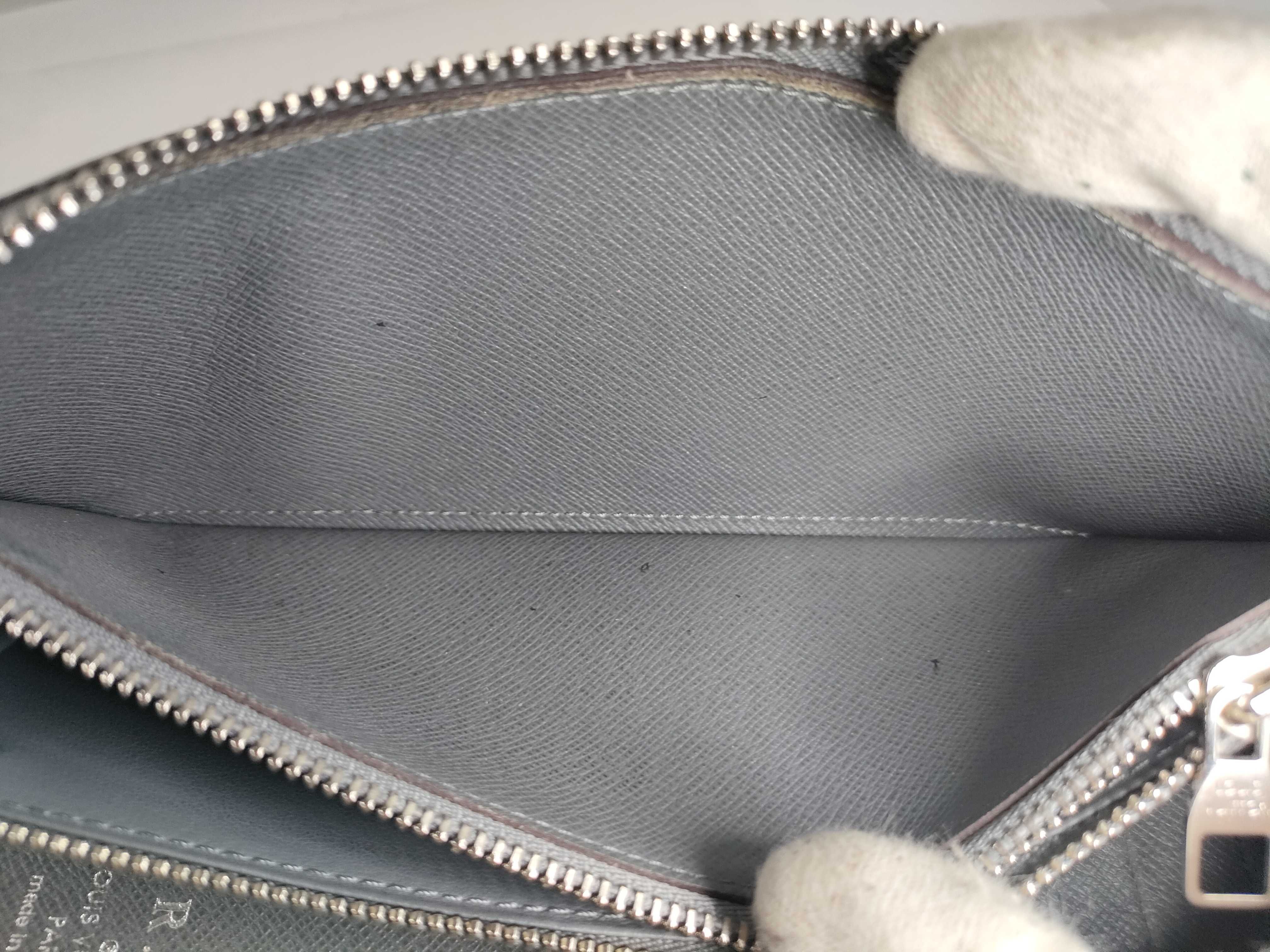 Taiga Louis Vuitton Zippy Wallet Vertical Wallet — view 11