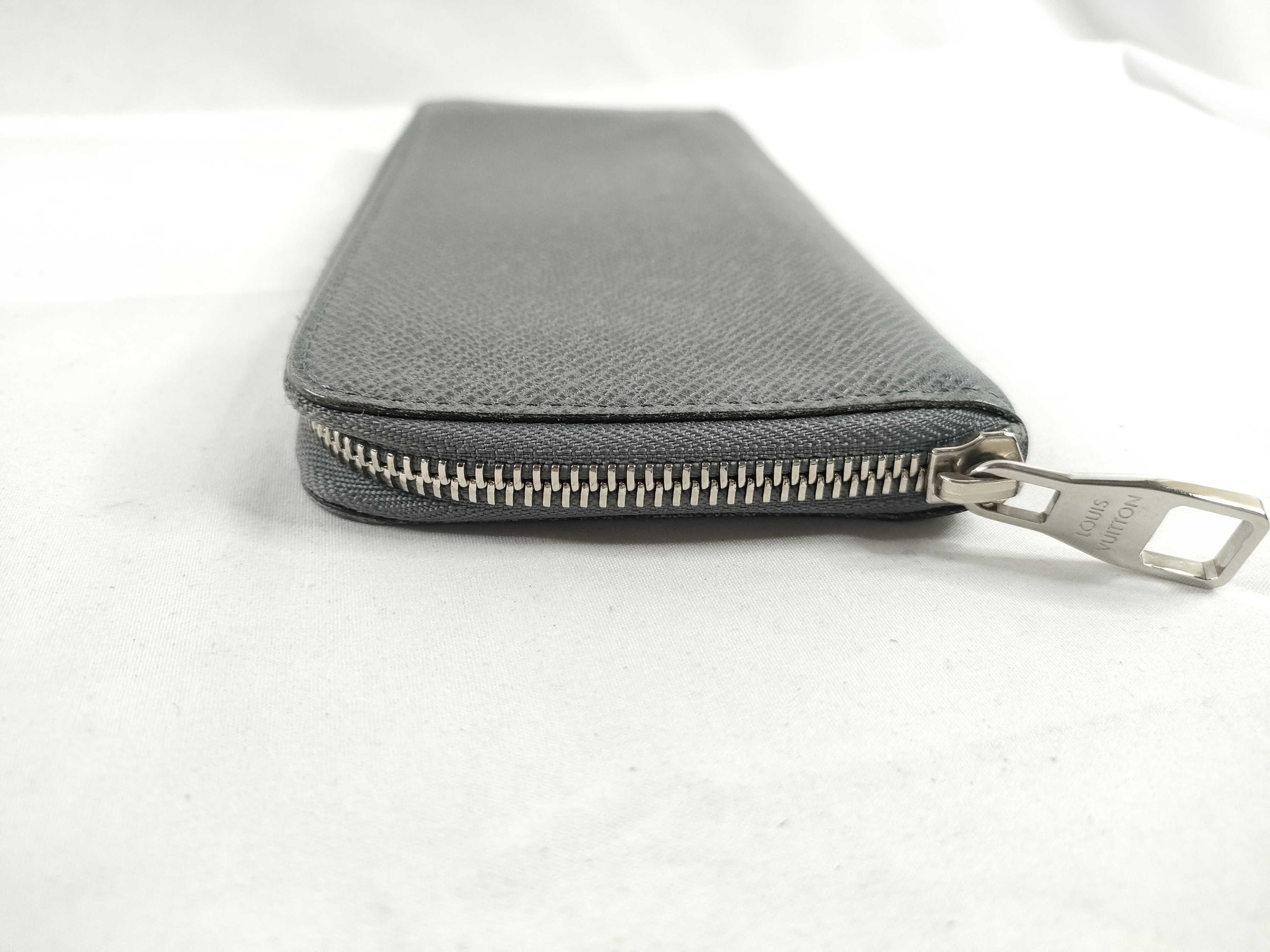Taiga Louis Vuitton Zippy Wallet Vertical Wallet — view 5