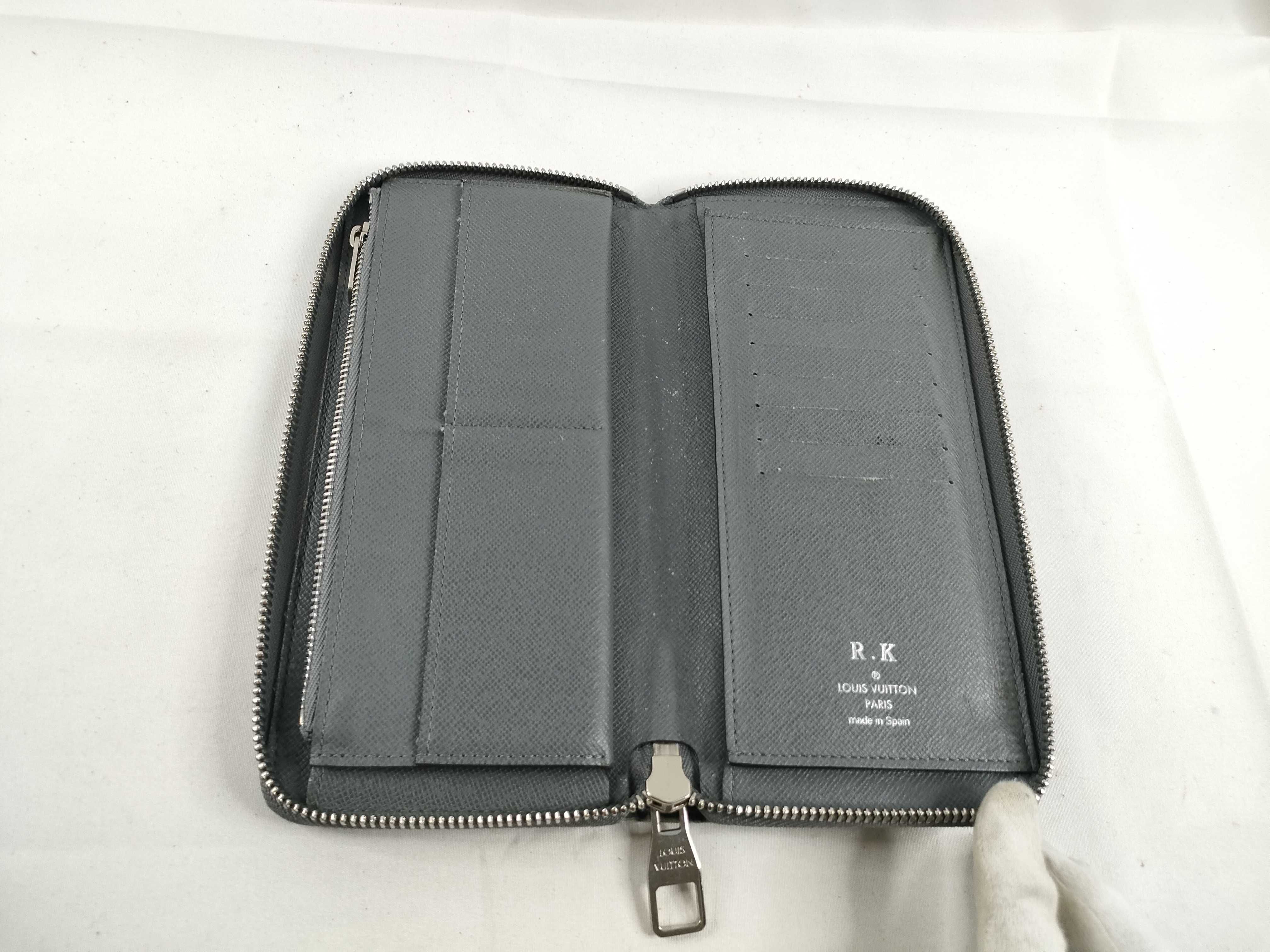 Taiga Louis Vuitton Zippy Wallet Vertical Wallet — view 8
