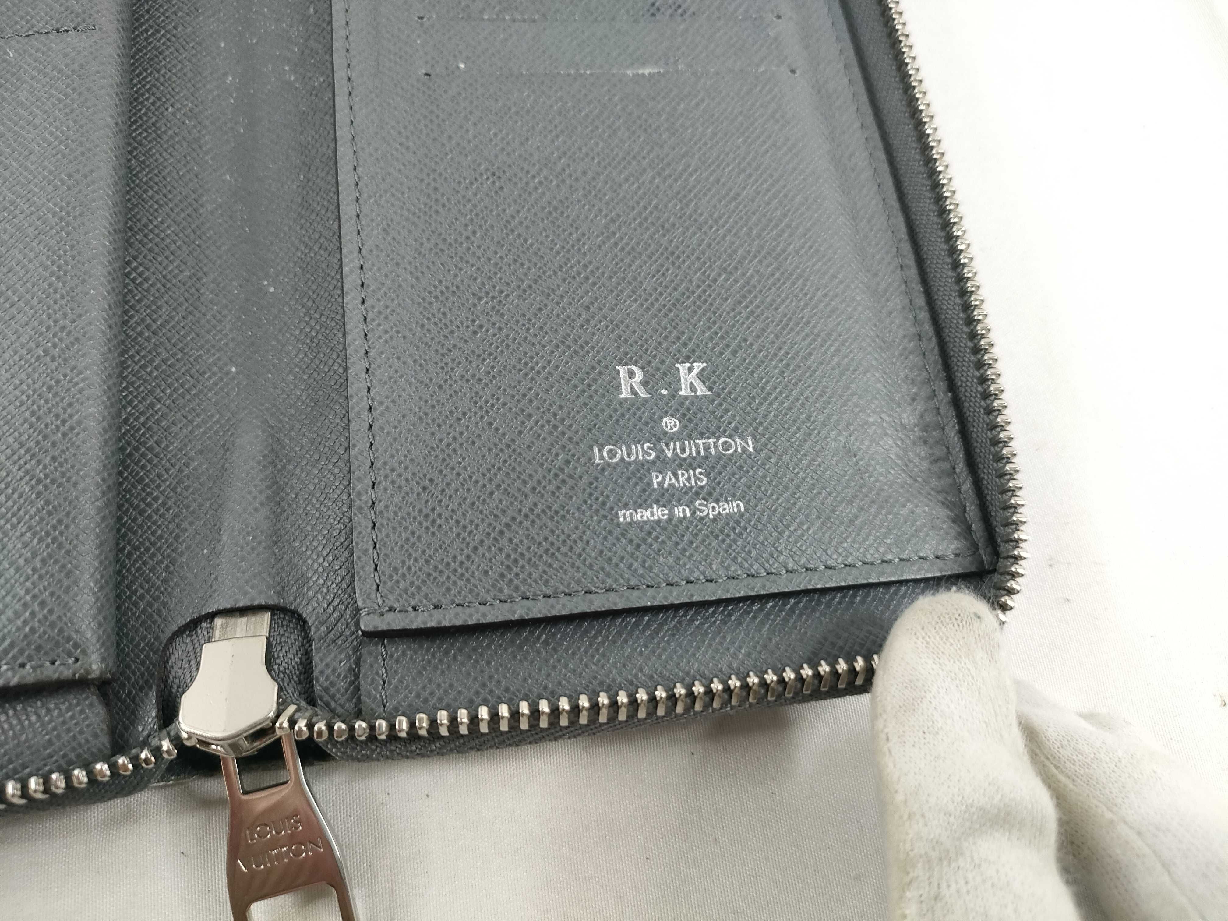 Taiga Louis Vuitton Zippy Wallet Vertical Wallet — view 9