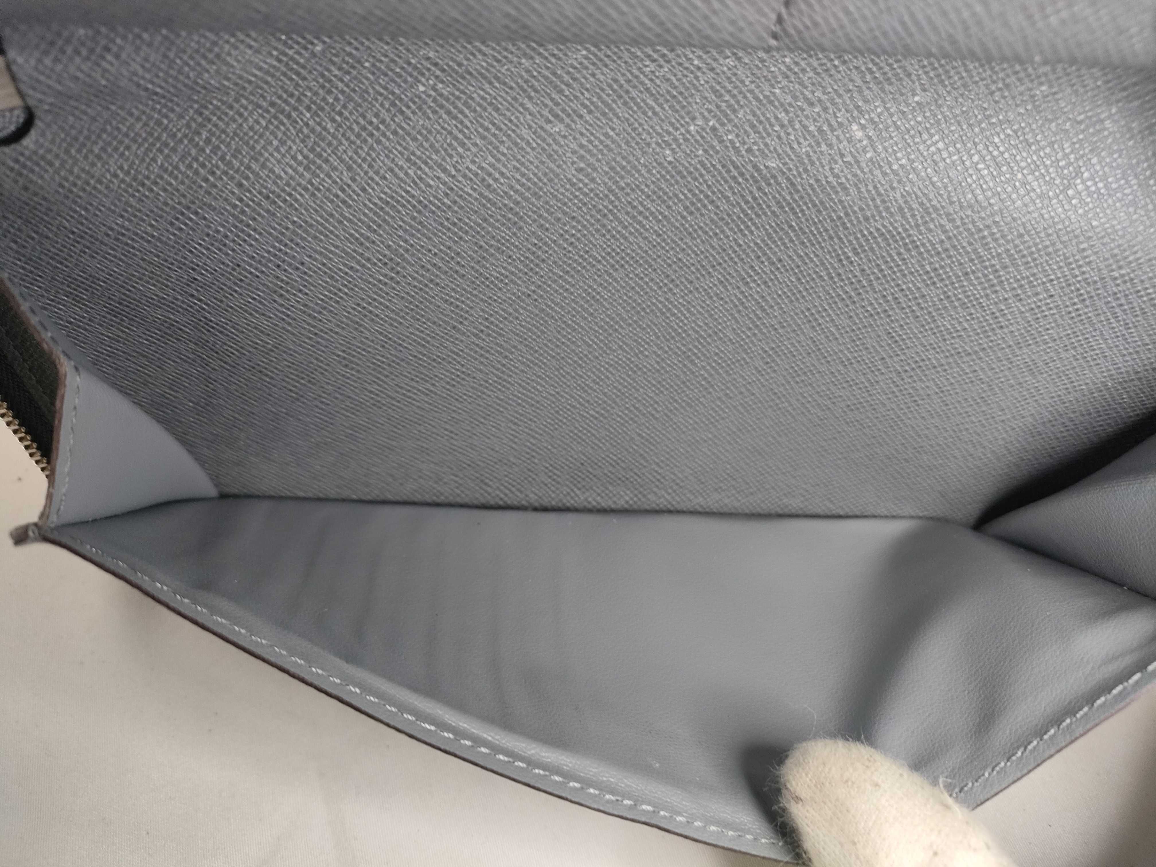 Taiga Louis Vuitton Zippy Wallet Vertical Wallet — view 10