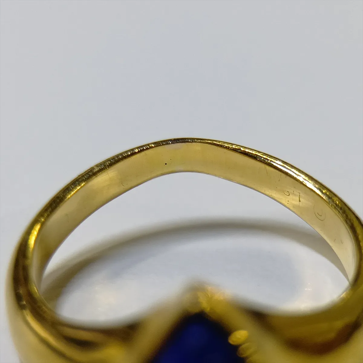 Lapis Lazuli Ring 18Kt(YG) 4.0g B5036L51 Part of the engraving is — view 6
