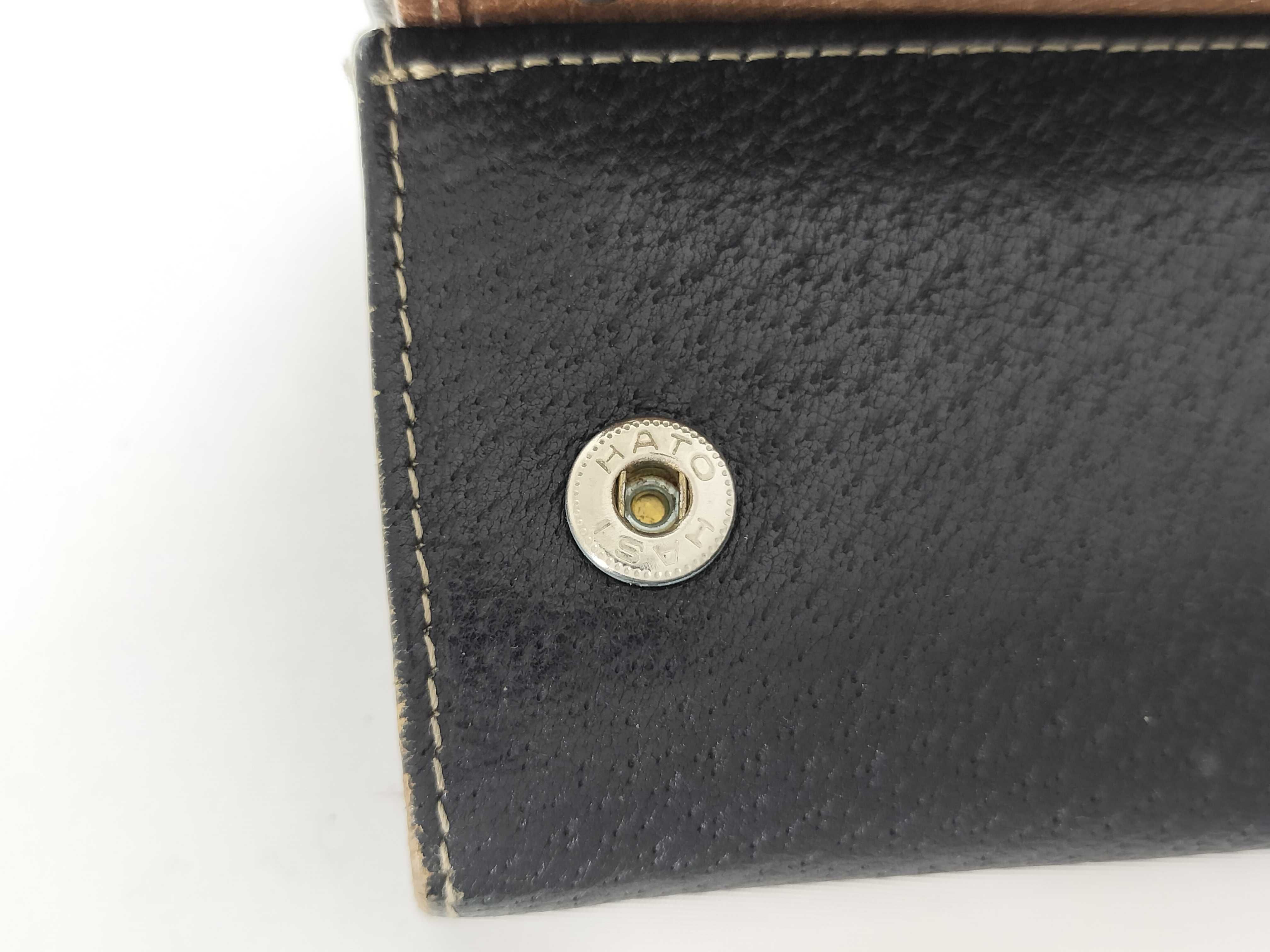 Old Key Case/Keychain — view 11