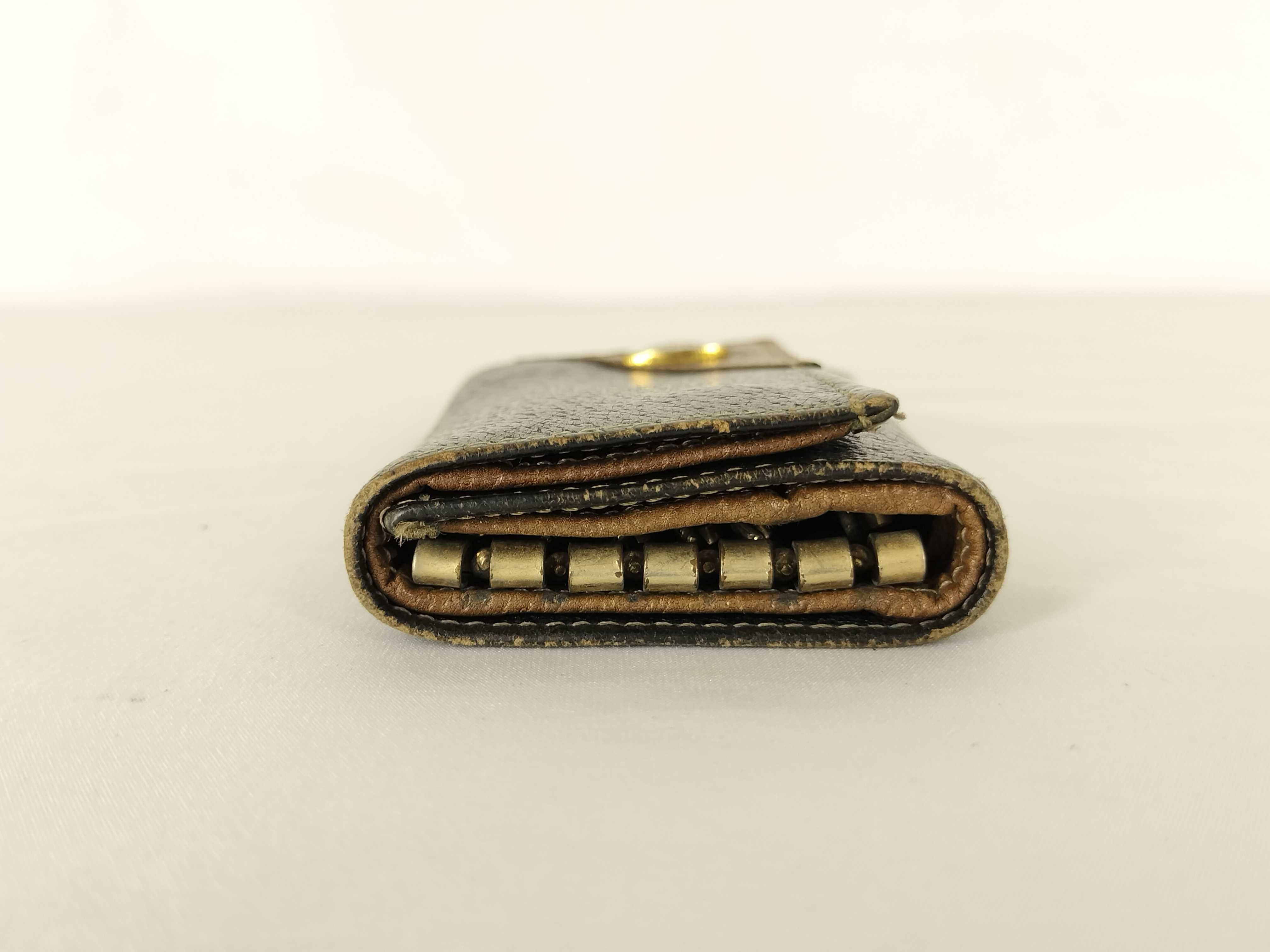 Old Key Case/Keychain — view 15
