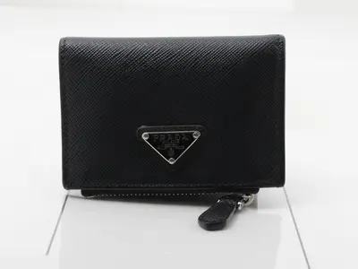 Saffiano Triangle Plate Coin