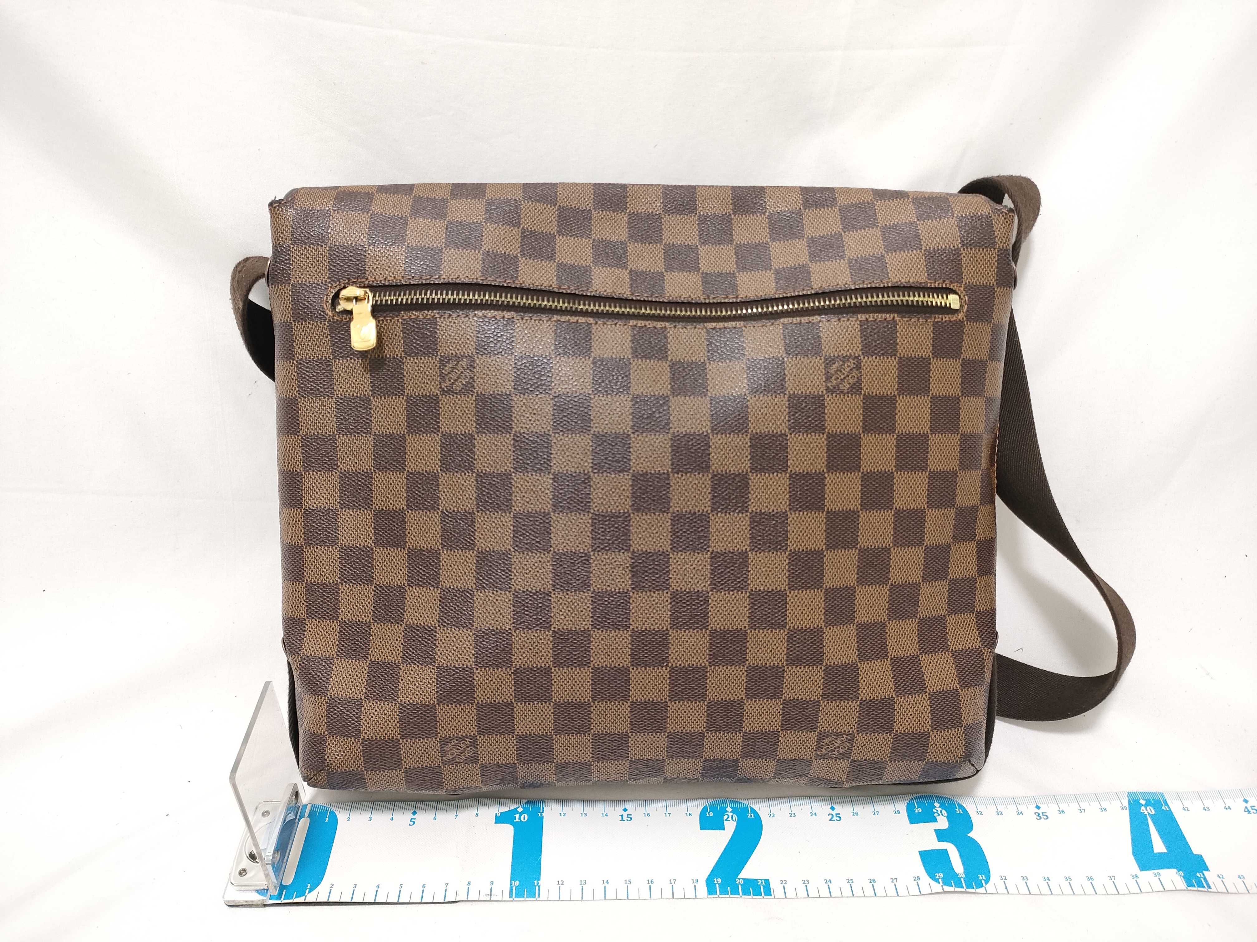 Damier Brooklyn MM Shoulder Bag — view 3