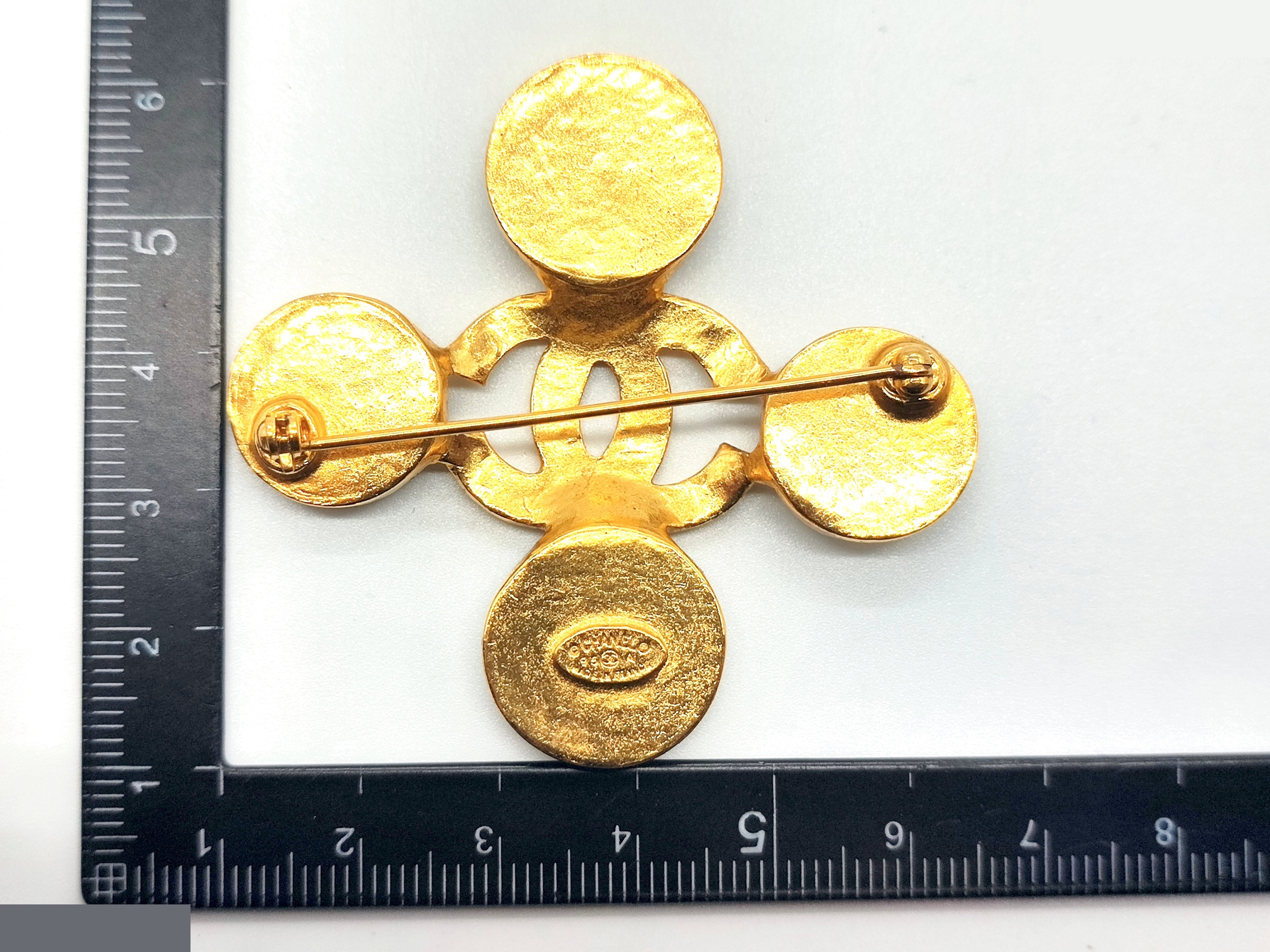 Coco Mark Shell Brooch 95A — view 3