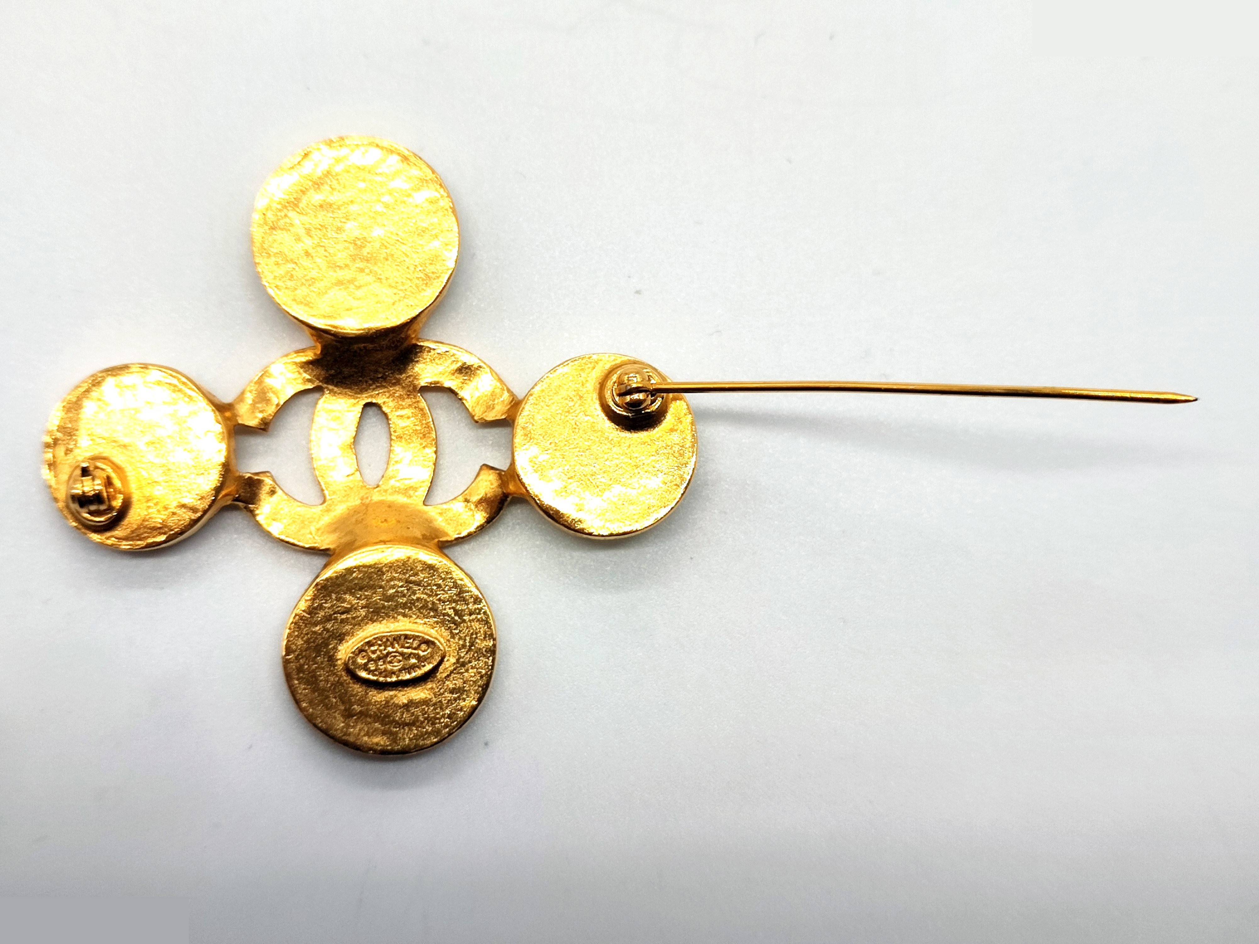 Coco Mark Shell Brooch 95A — view 4