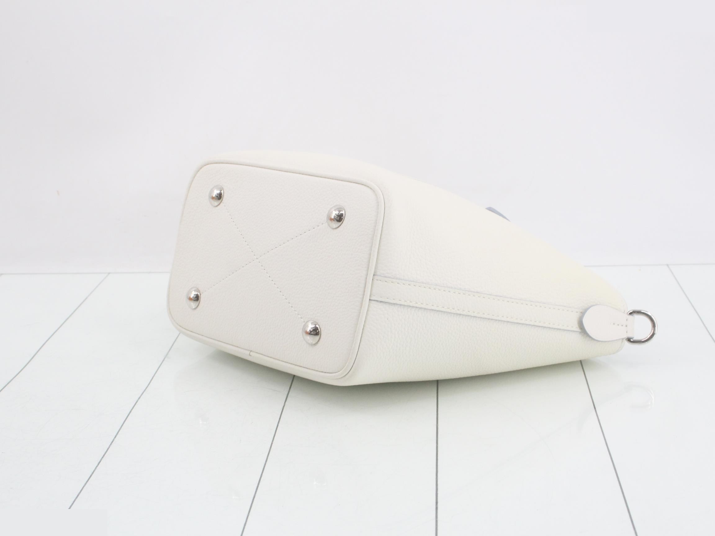 Blossom PM pouch with strap, unused. — view 6