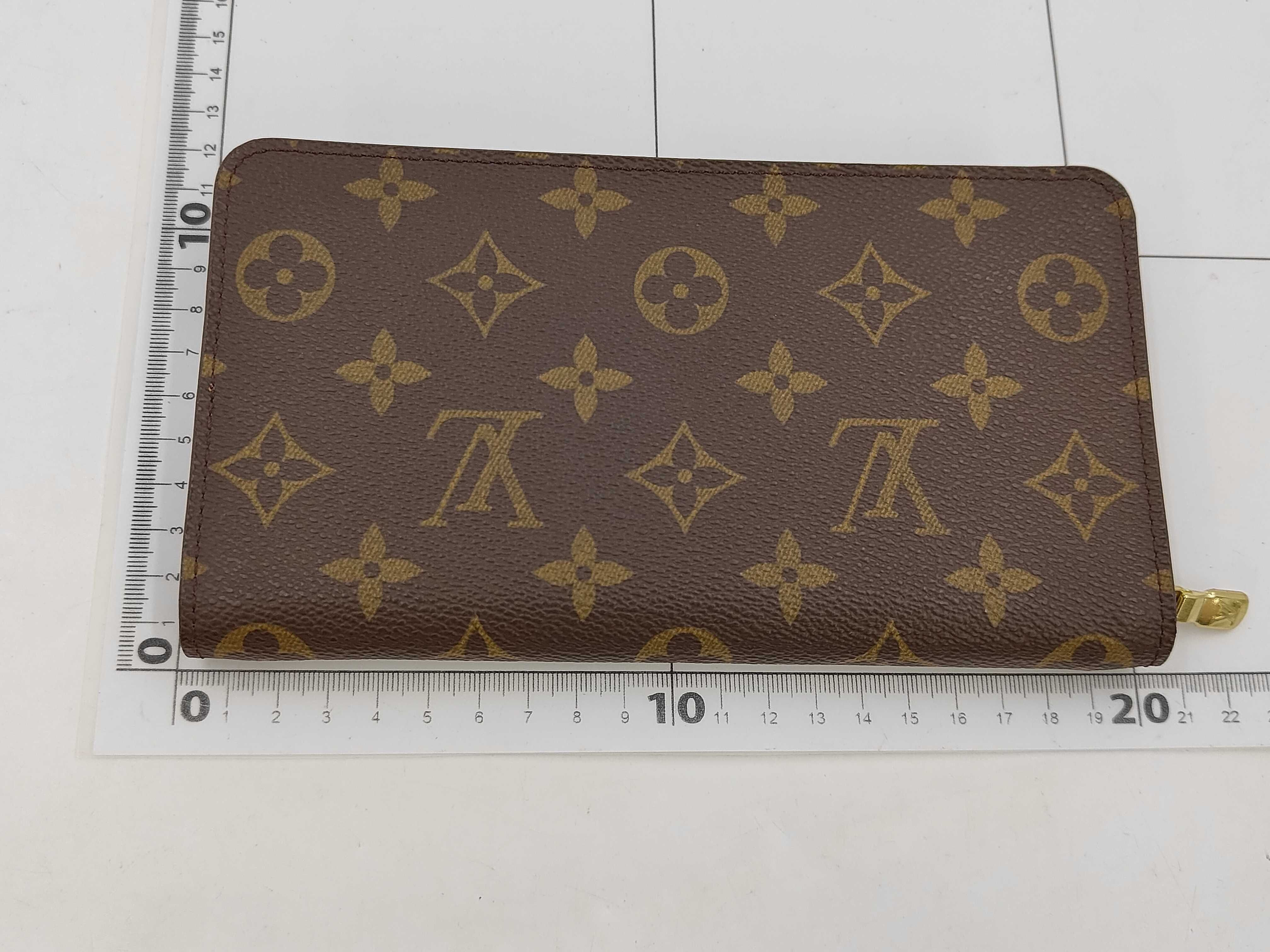 M61727 Portemonnaie Zip Wallet with Box and Dust Bag — view 2