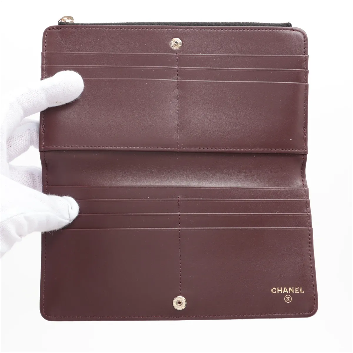 Matelasse caviar skin long wallet black gold hardware HUNE88UE — view 3