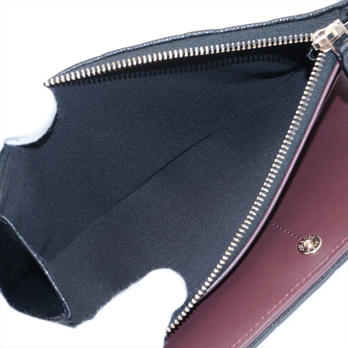 Matelasse caviar skin long wallet black gold hardware HUNE88UE — view 5