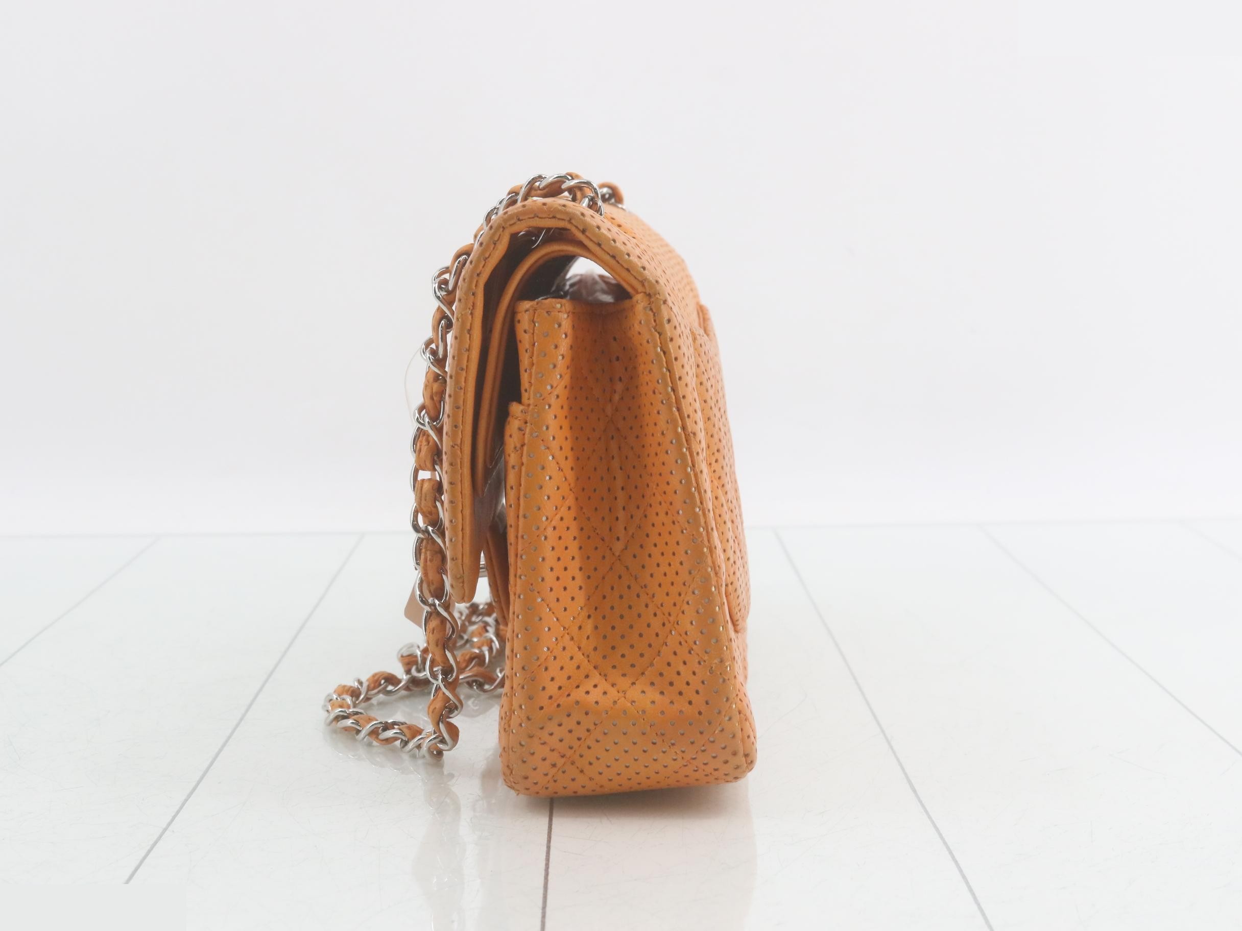 Matelassé 25 Shoulder Bag, Double Flap Shoulder Bag — view 3