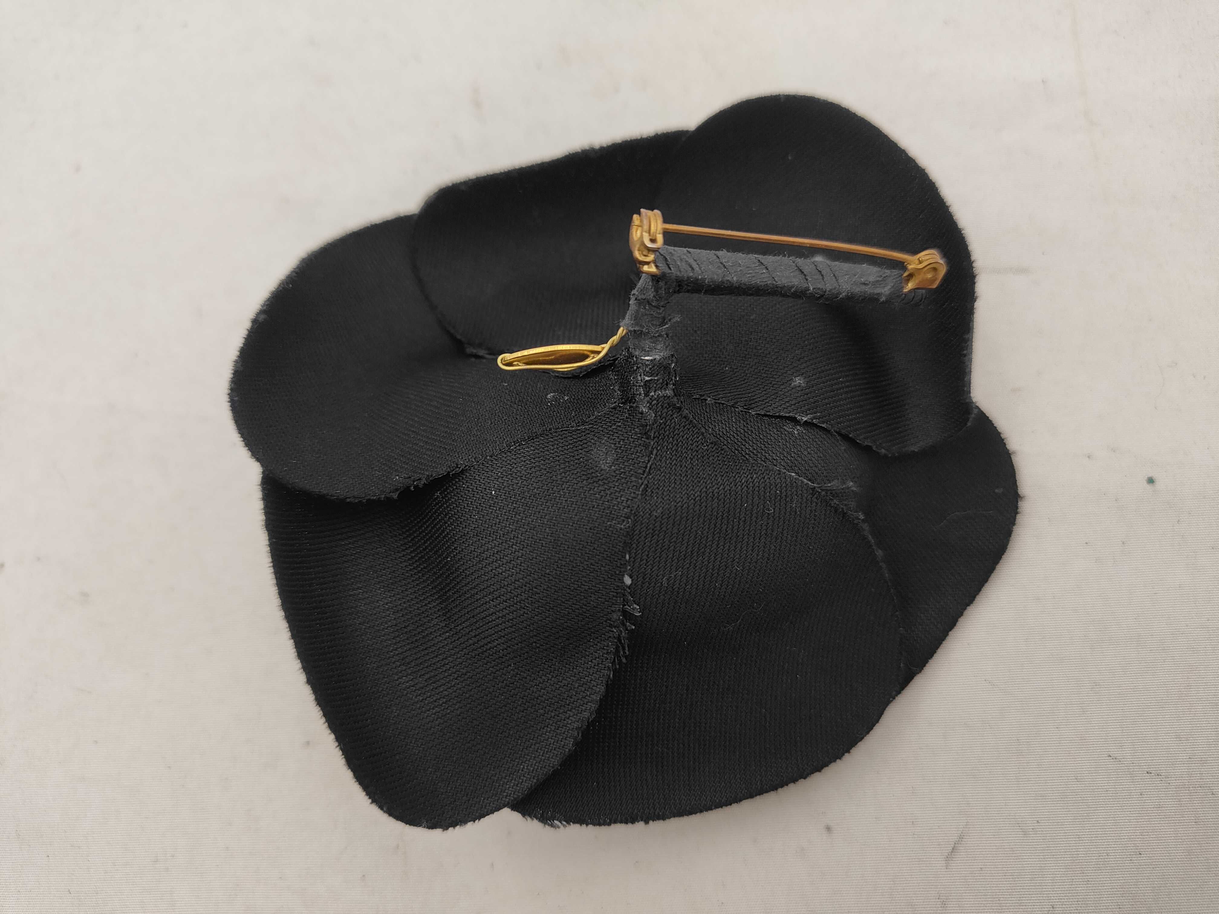 Camellia / Serial number unknown / Brooch — view 2
