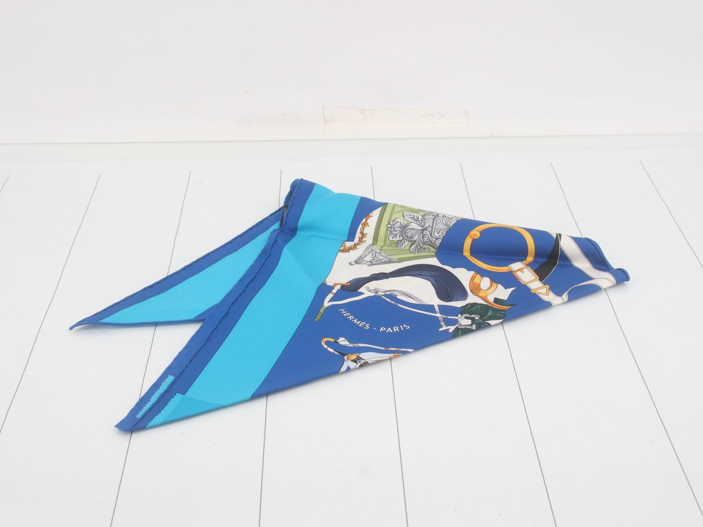 Scarf with box — view 2