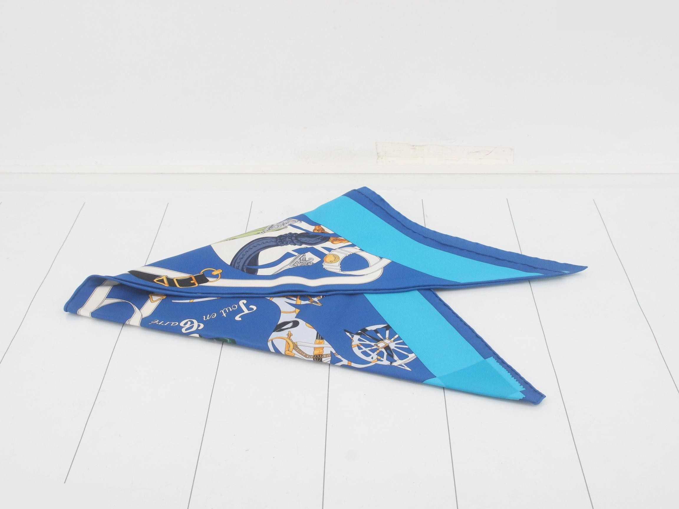 Scarf with box — view 3