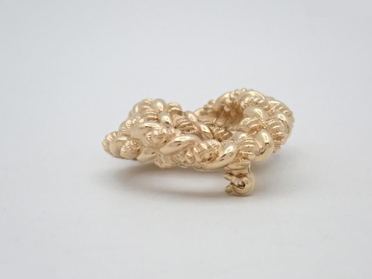 Gold brooch — view 3