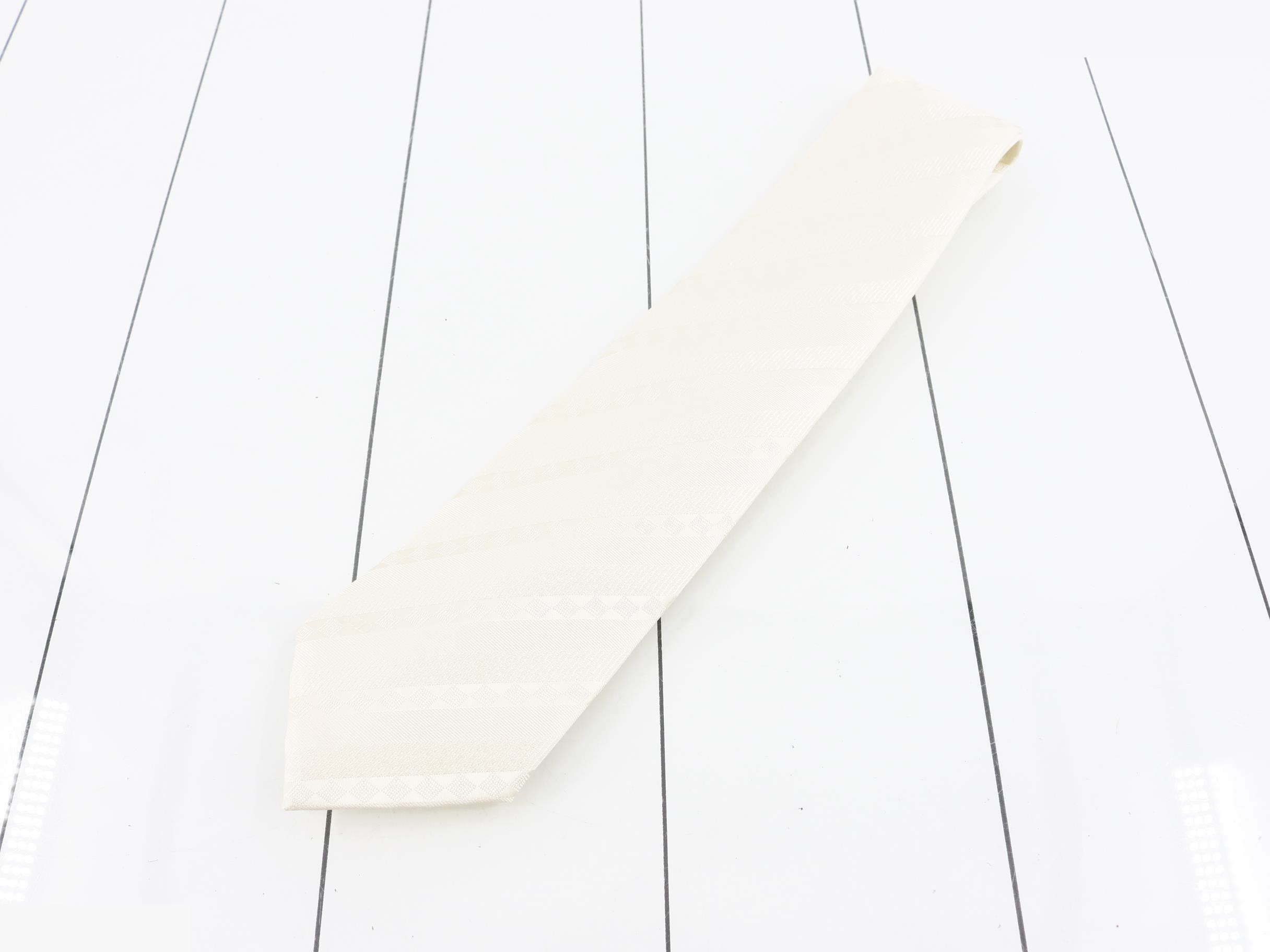 tie, white