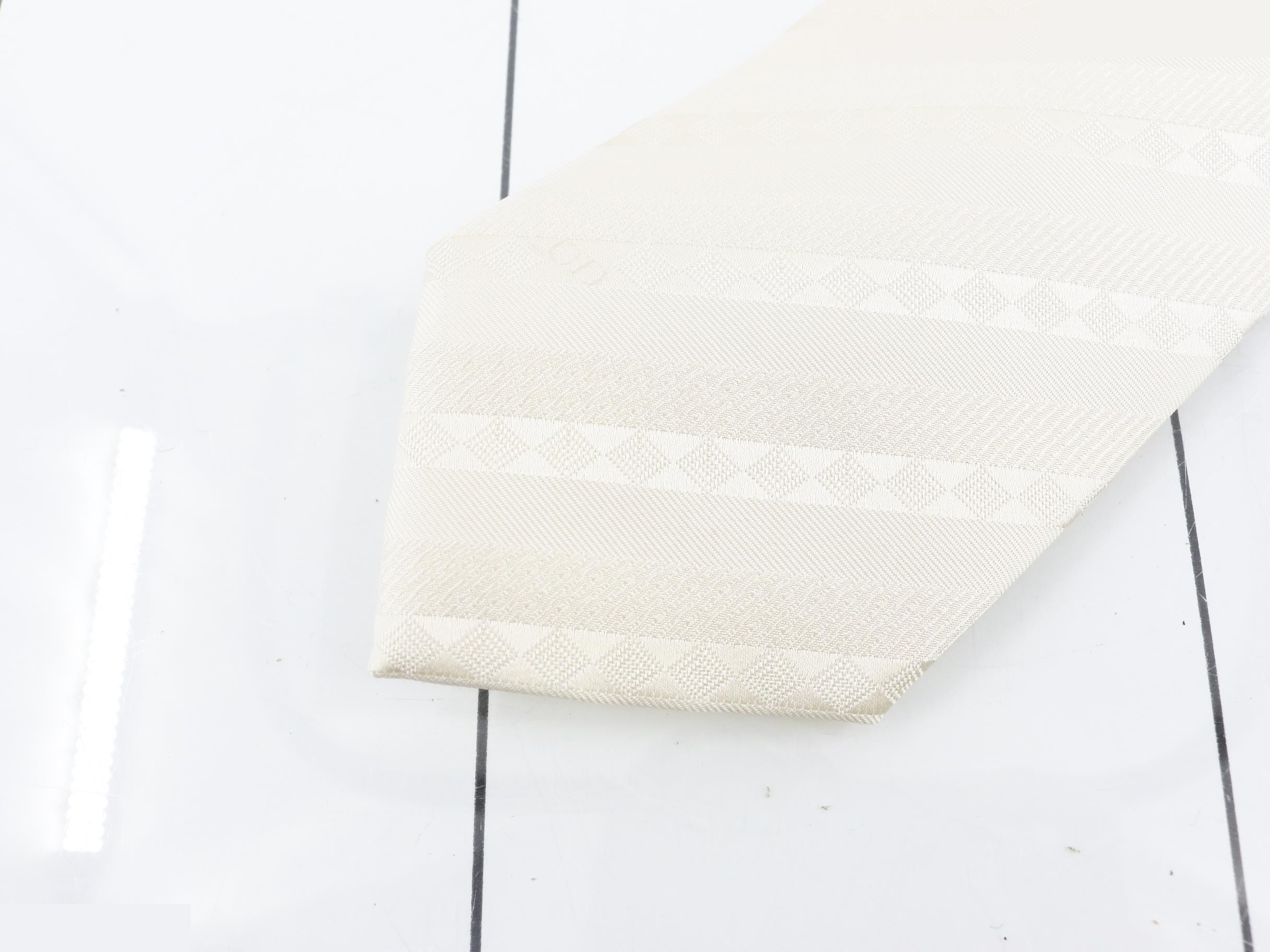 tie, white — view 3