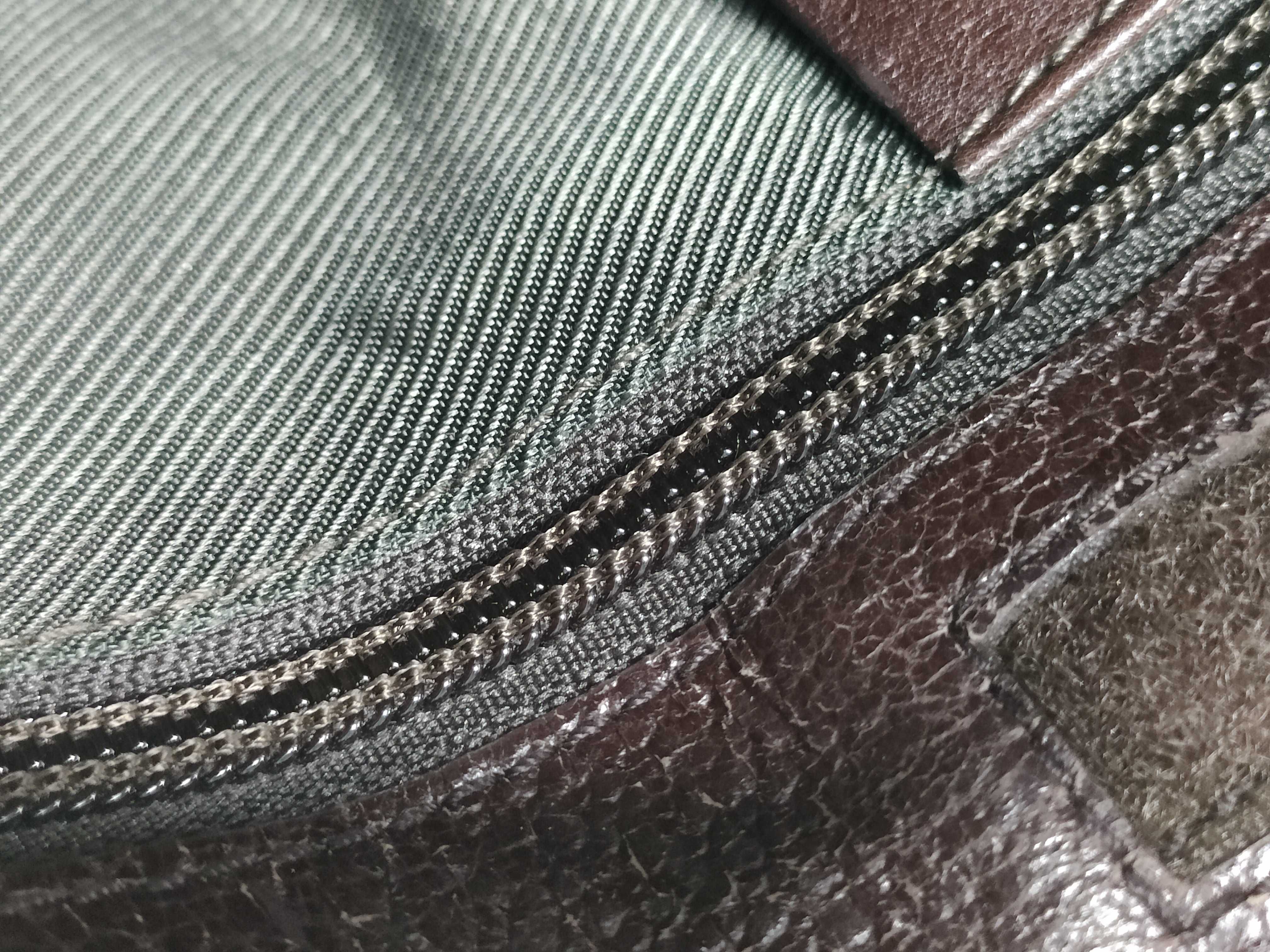 GG Canvas Shoulder Bag — view 10