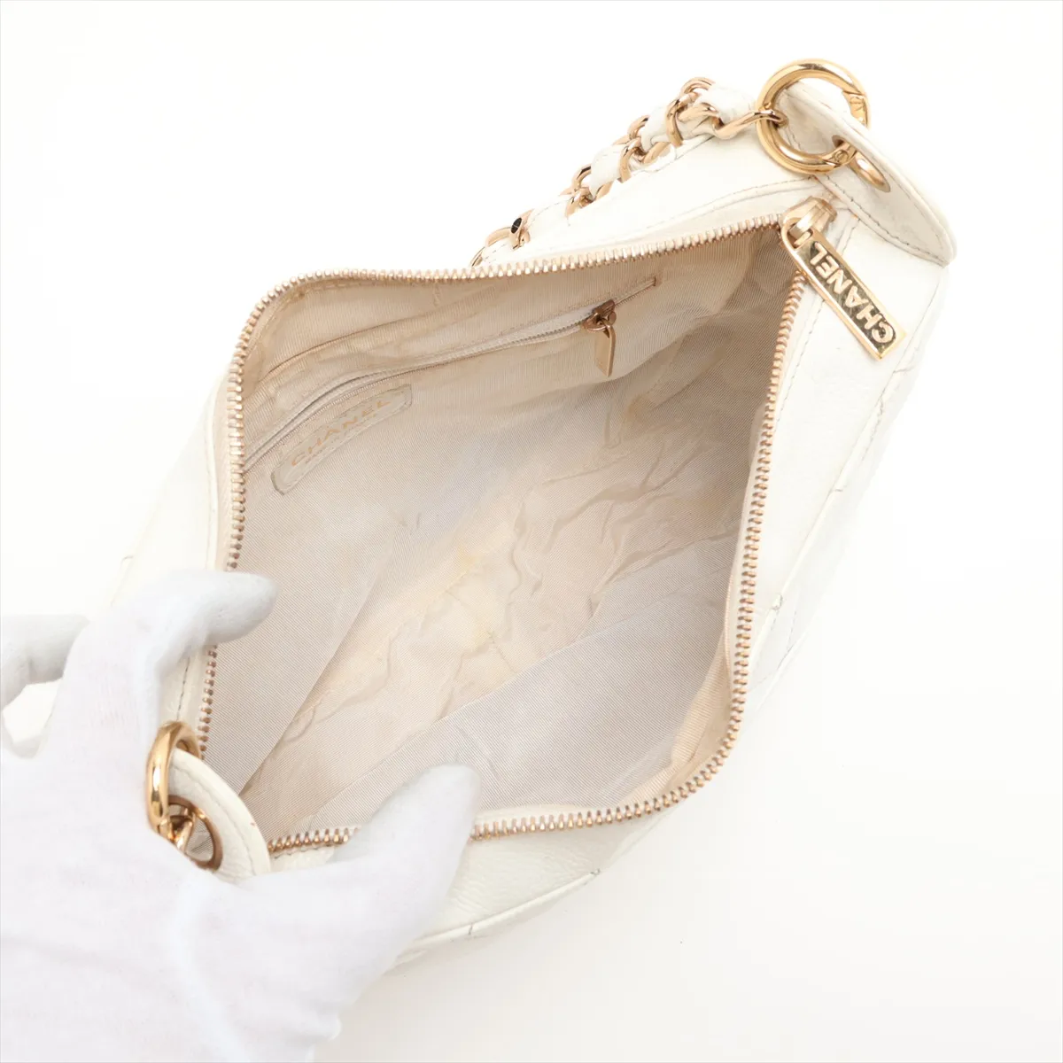 Matelassé Caviar Skin Chain Shoulder Bag, White with Gold Hardware, Item No. 7437269 (Serial Number 7) — view 7