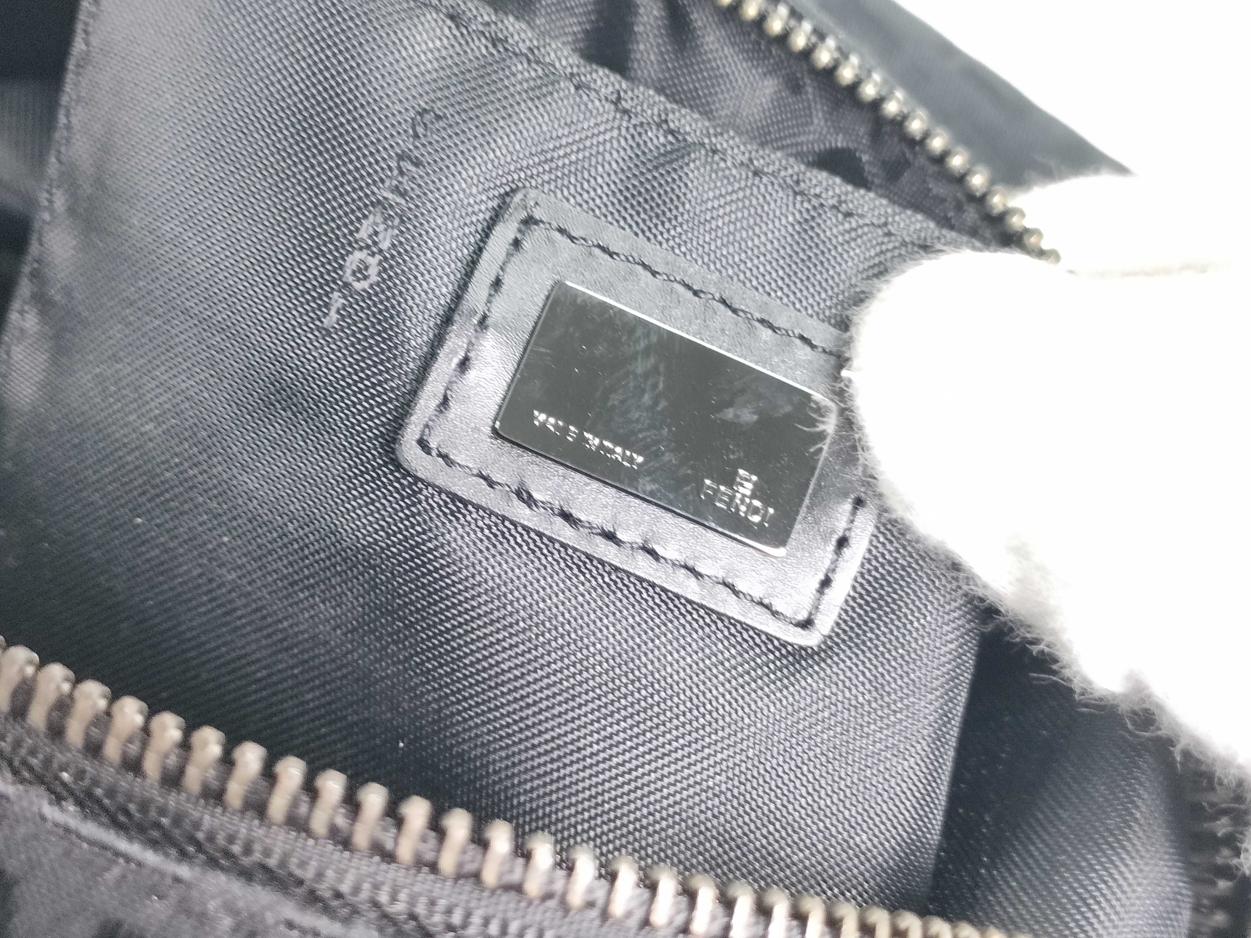 Zucchino Accessory Pouch Black Shoulder Bag — view 14