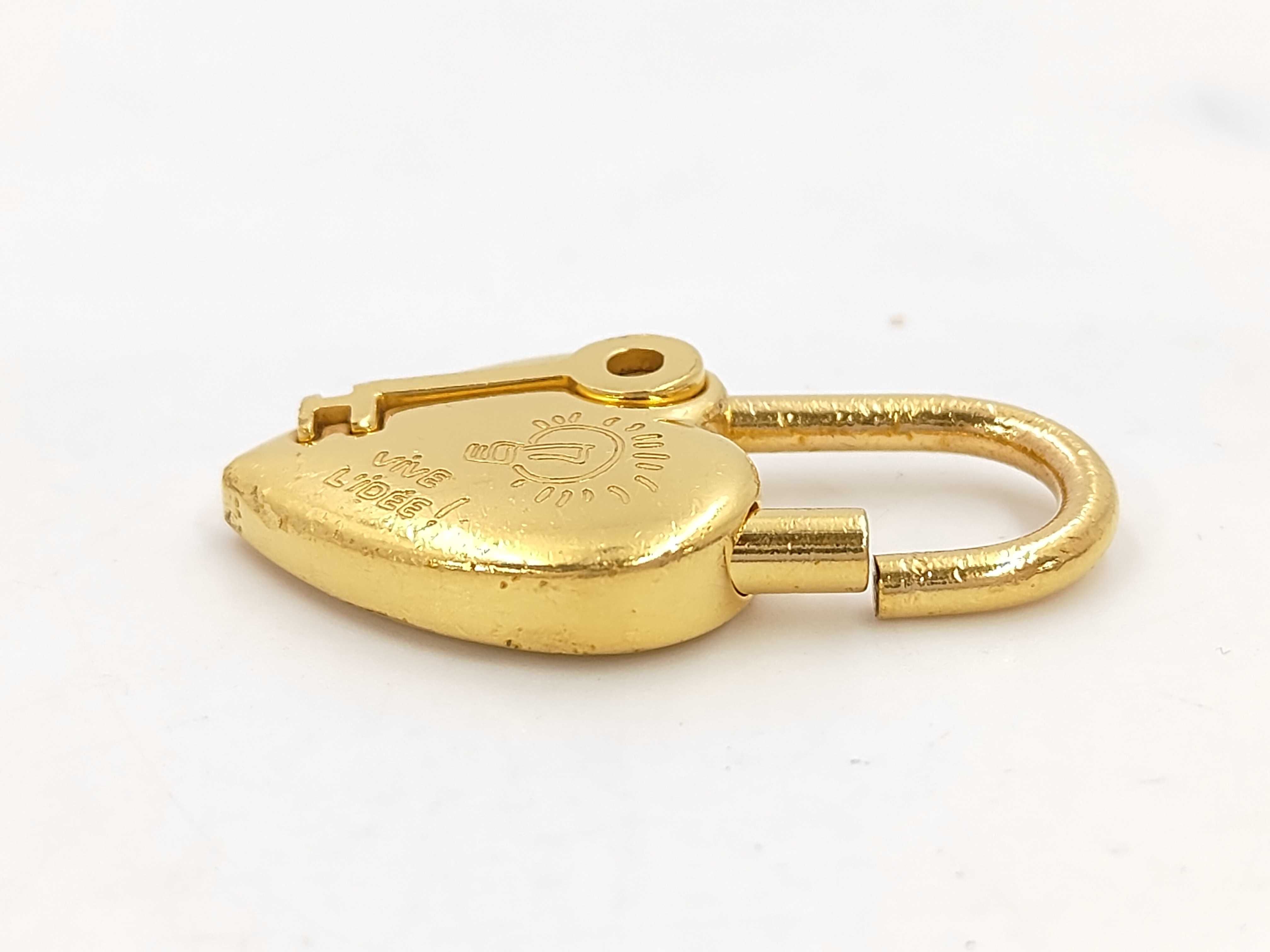 Cadena Lockheart Fantasy 2004 Limited Edition Keychain Key Case — view 2