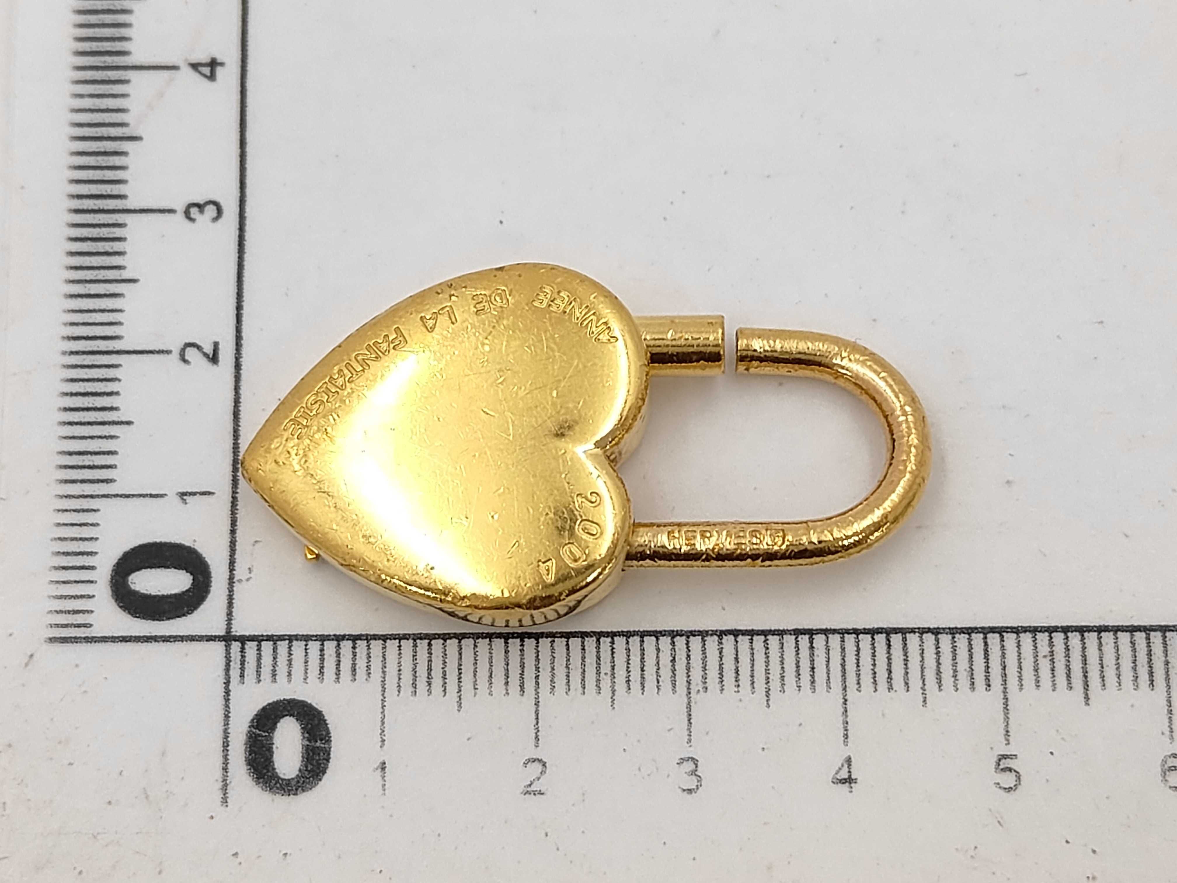 Cadena Lockheart Fantasy 2004 Limited Edition Keychain Key Case — view 3