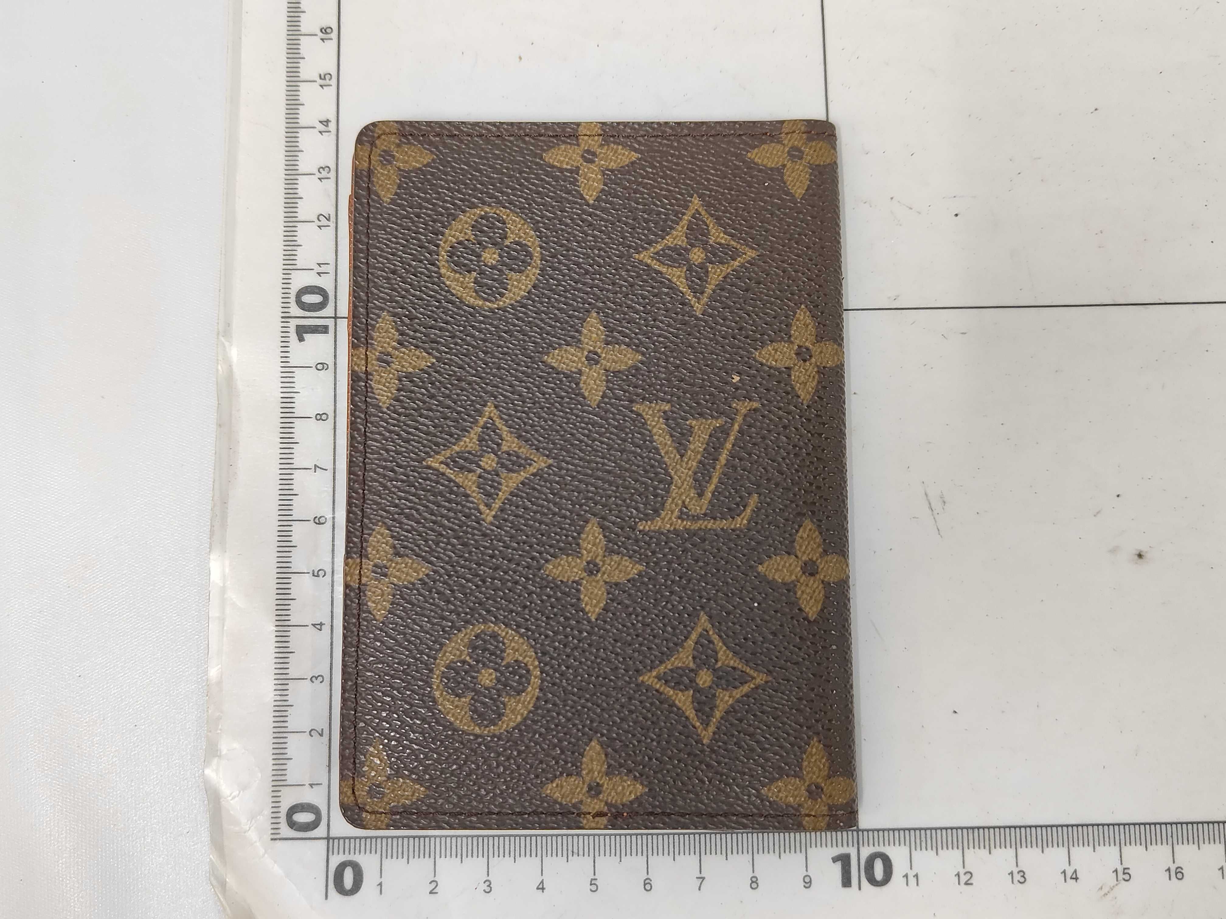 Monogram Couverture Passport M6018 Card Case — view 2