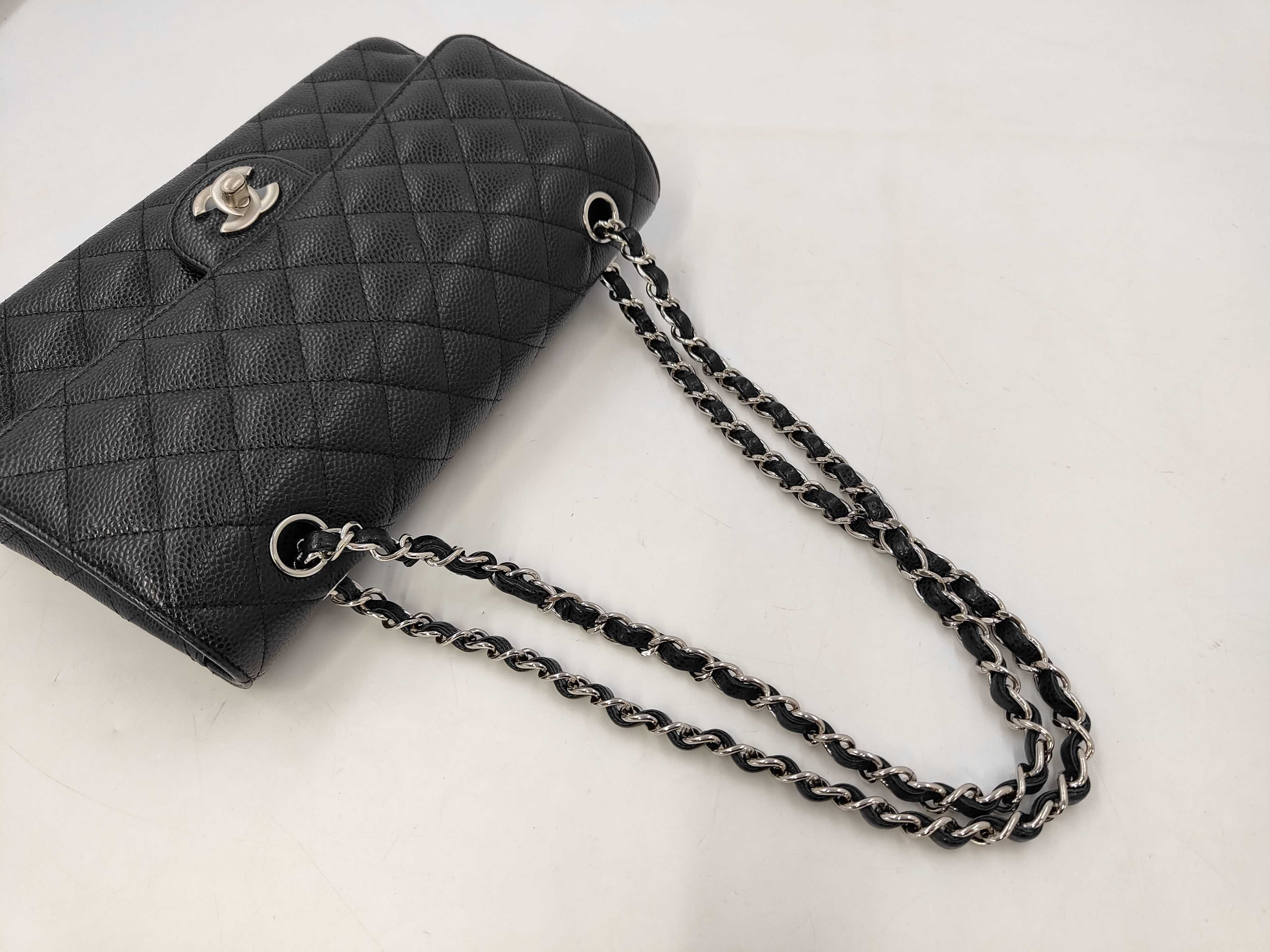 Matelassé 25 Double Flap Double Chain Caviar Shoulder Bag — view 5