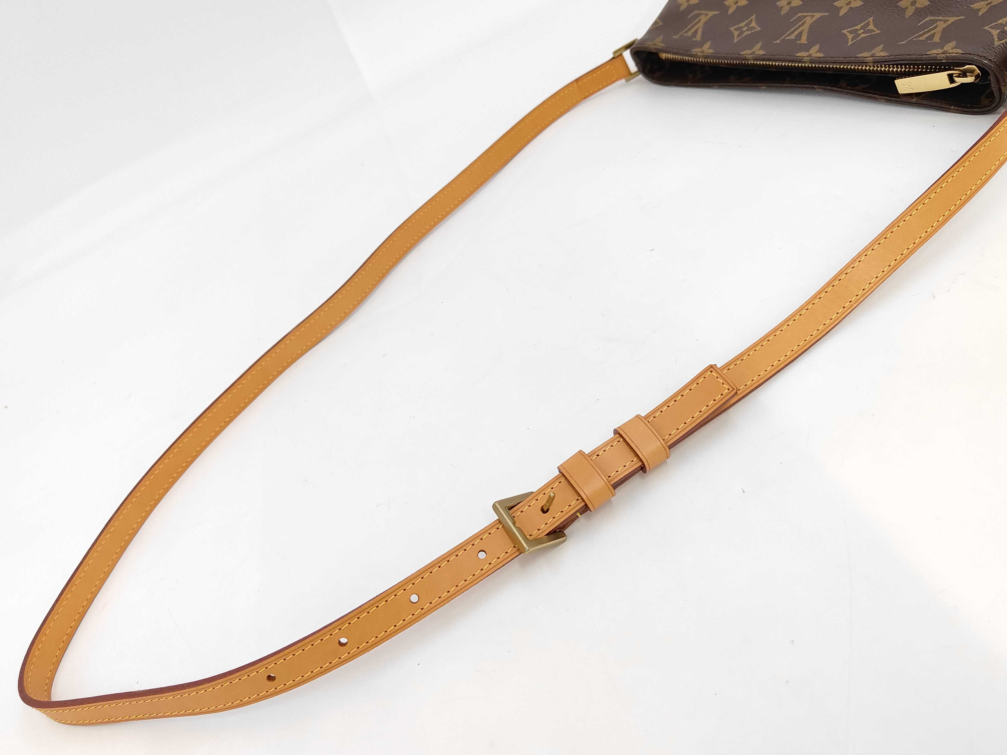 LV M51240 Monogram Trotteur Shoulder Bag — view 3