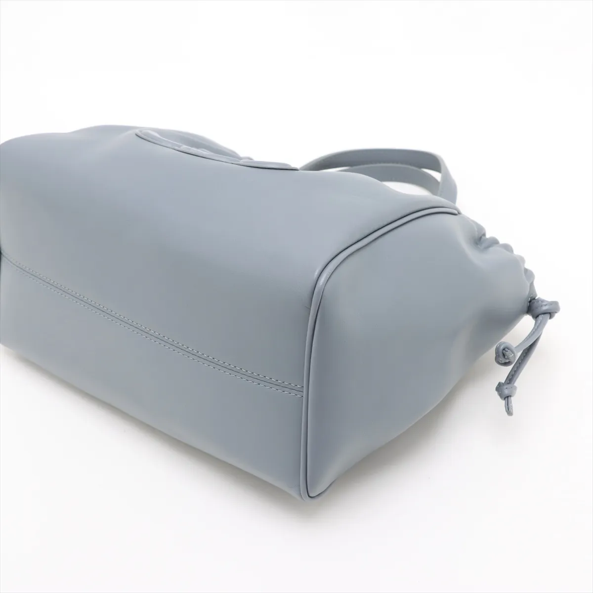 Small Hippo Drawstring Cuile Triomphe Leather 2WAY Handbag Blue — view 3