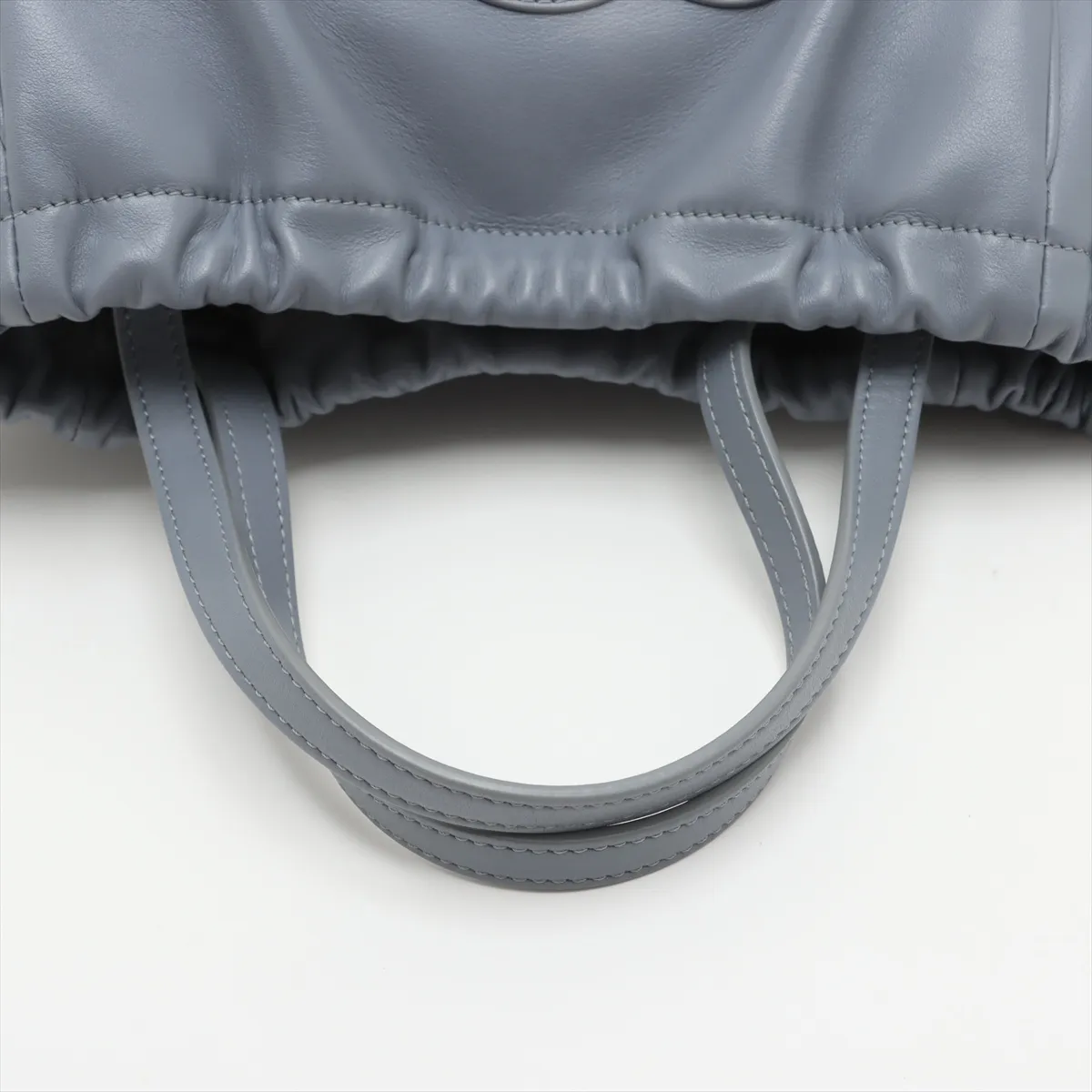 Small Hippo Drawstring Cuile Triomphe Leather 2WAY Handbag Blue — view 5