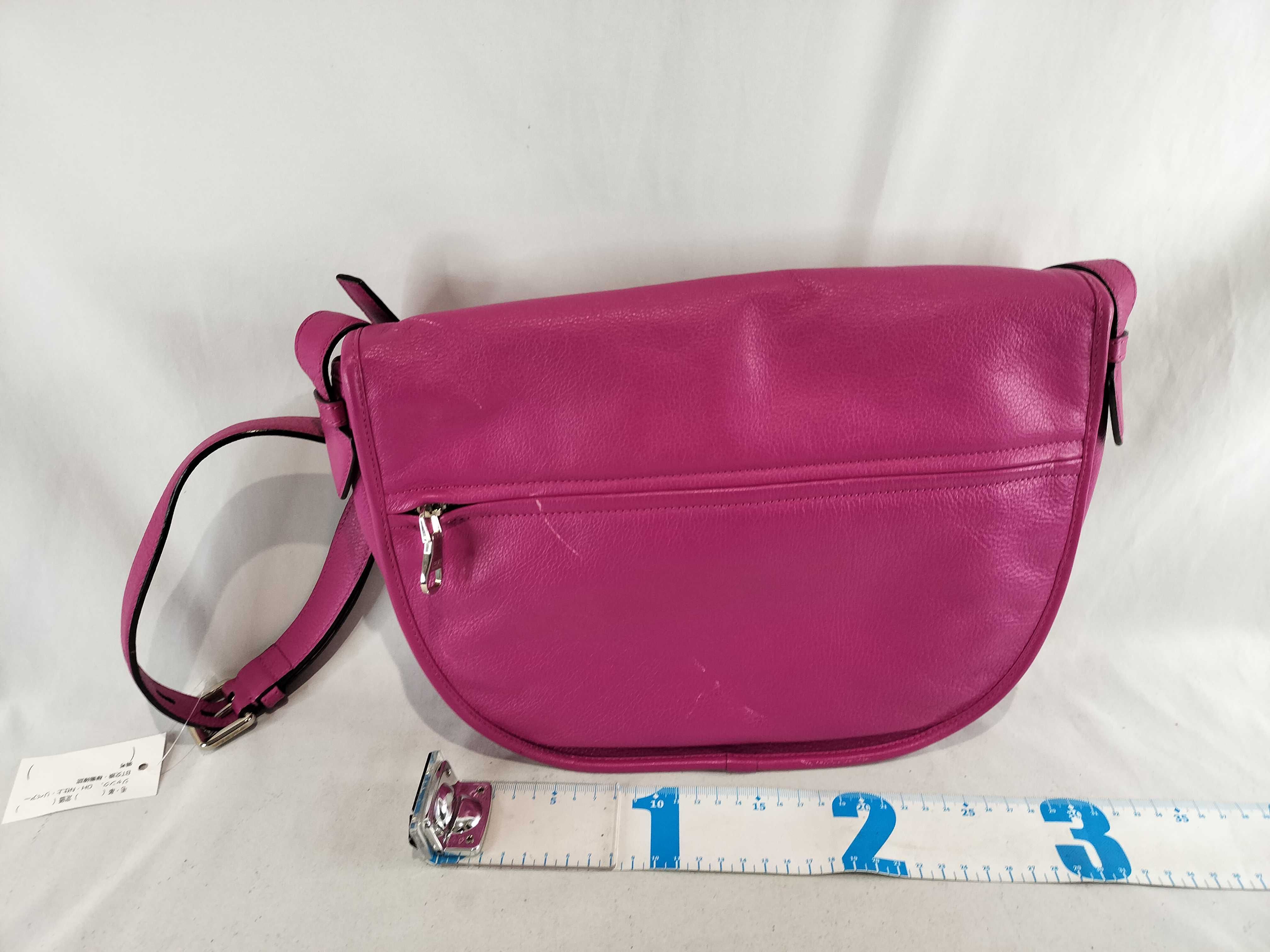 Heritage Shoulder Bag, Flap Leather, Pink Shoulder Bag — view 3