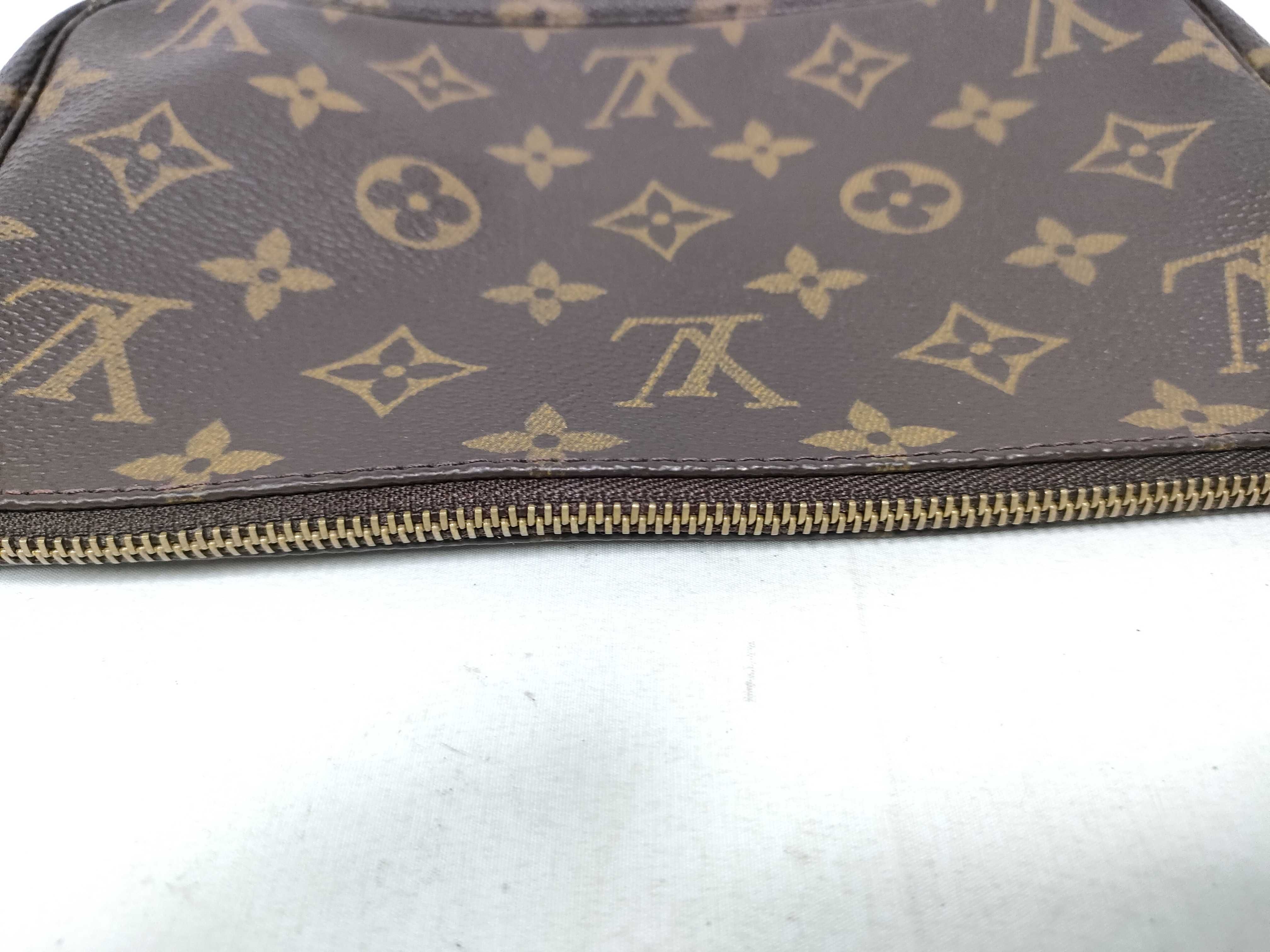 Monogram Louis Vuitton Monogram Accessoires AR1909 Pouch — view 13