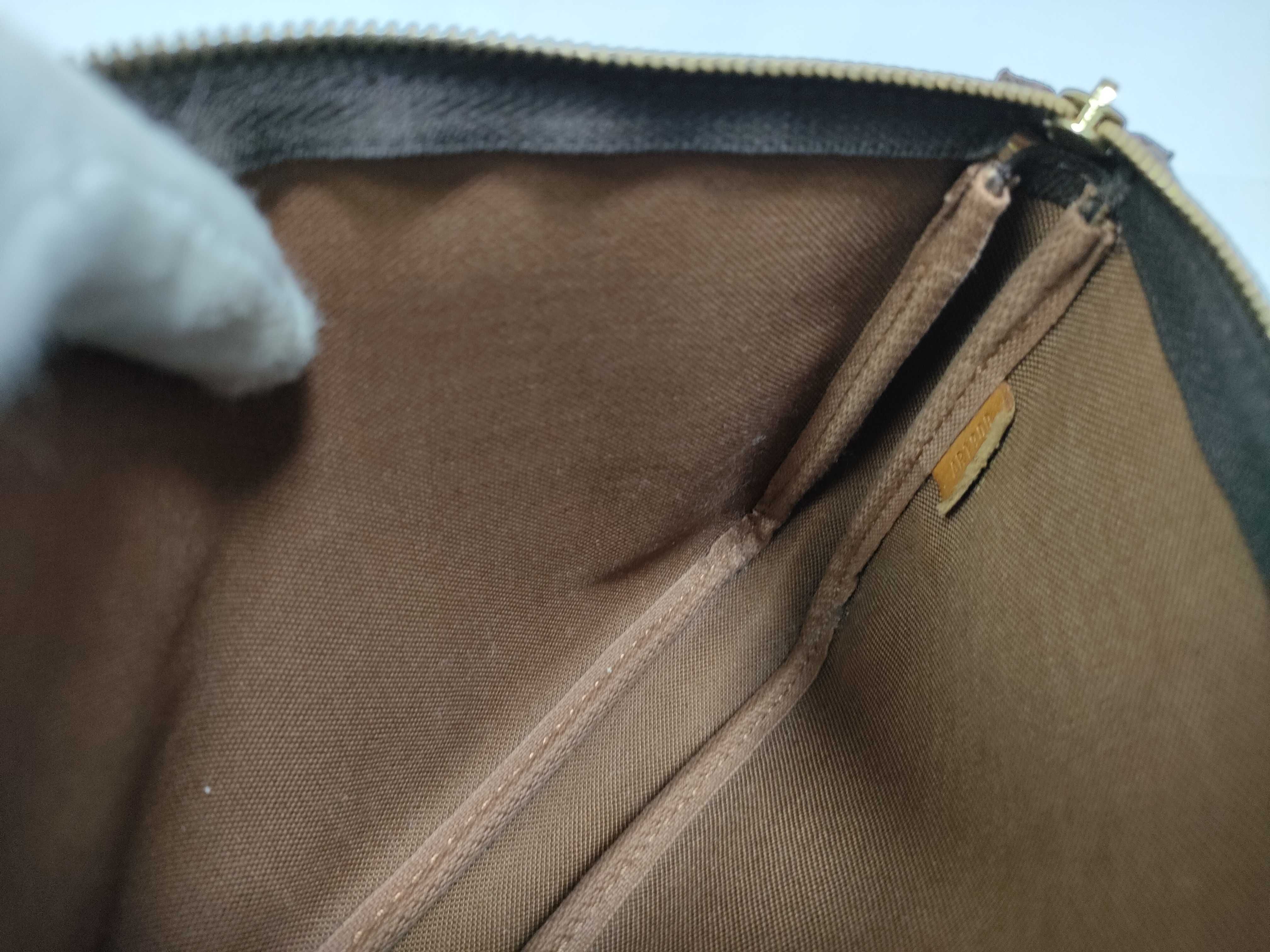 Monogram Louis Vuitton Monogram Accessoires AR1909 Pouch — view 14