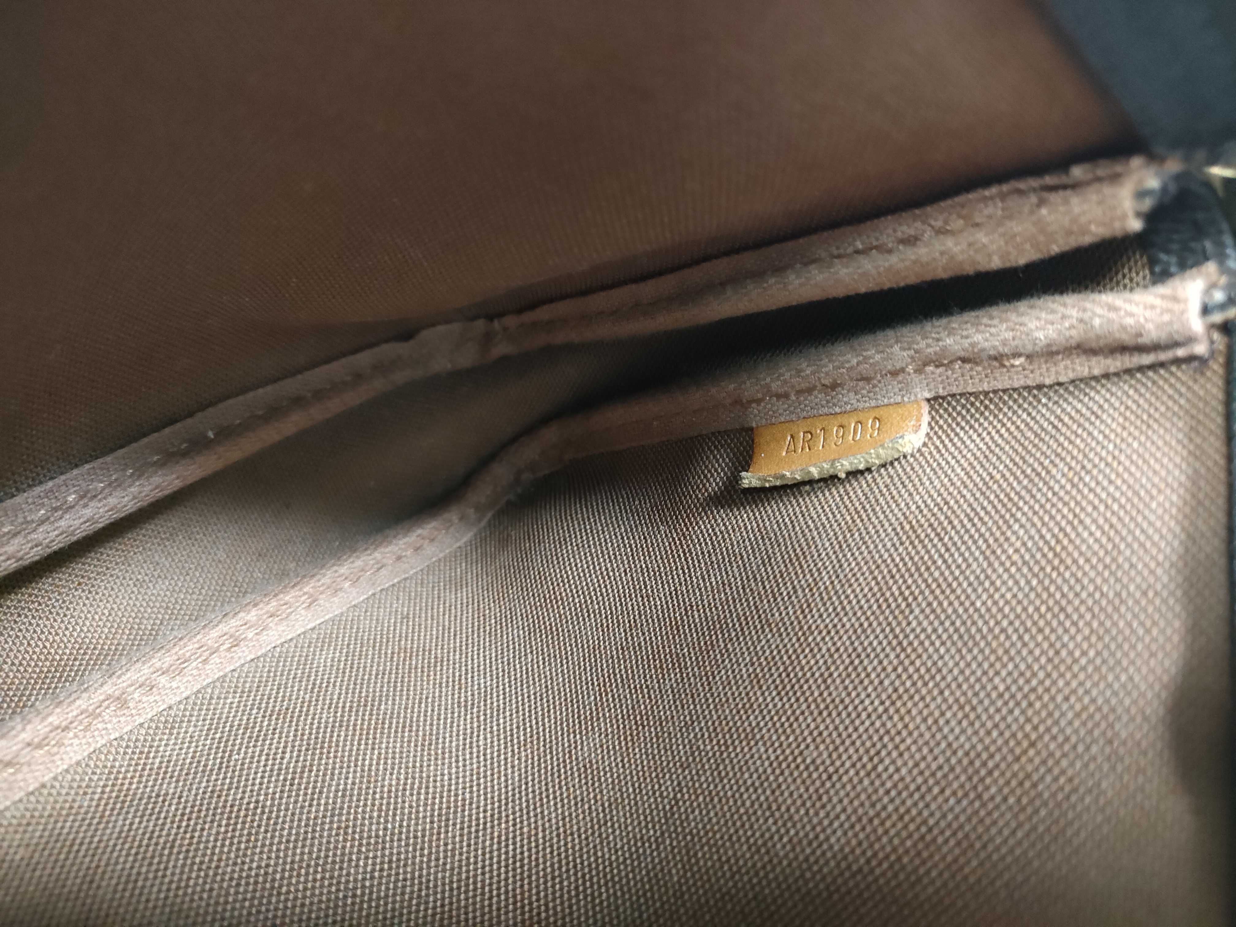 Monogram Louis Vuitton Monogram Accessoires AR1909 Pouch — view 15