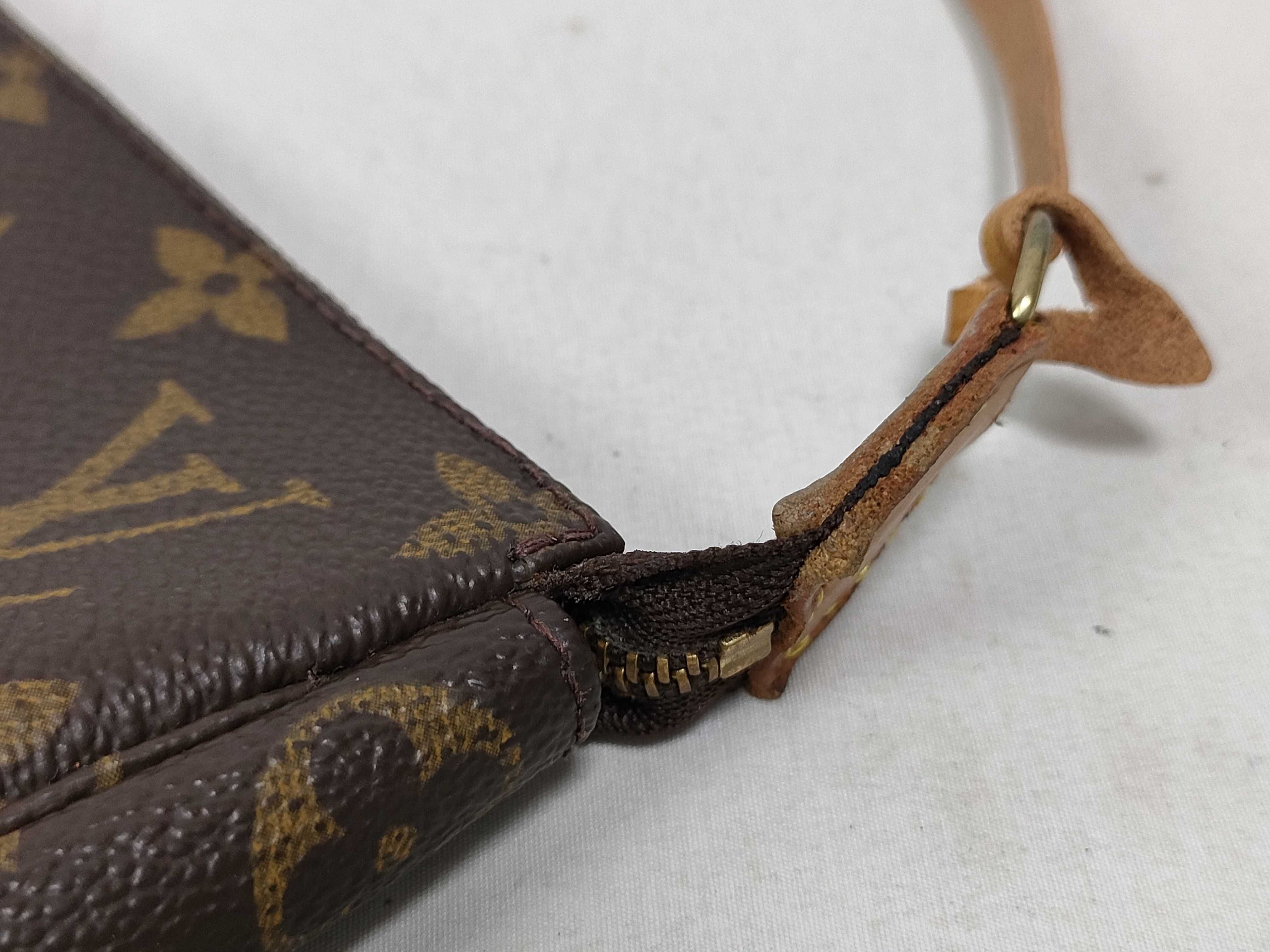 Monogram Louis Vuitton Monogram Accessoires AR1909 Pouch — view 7