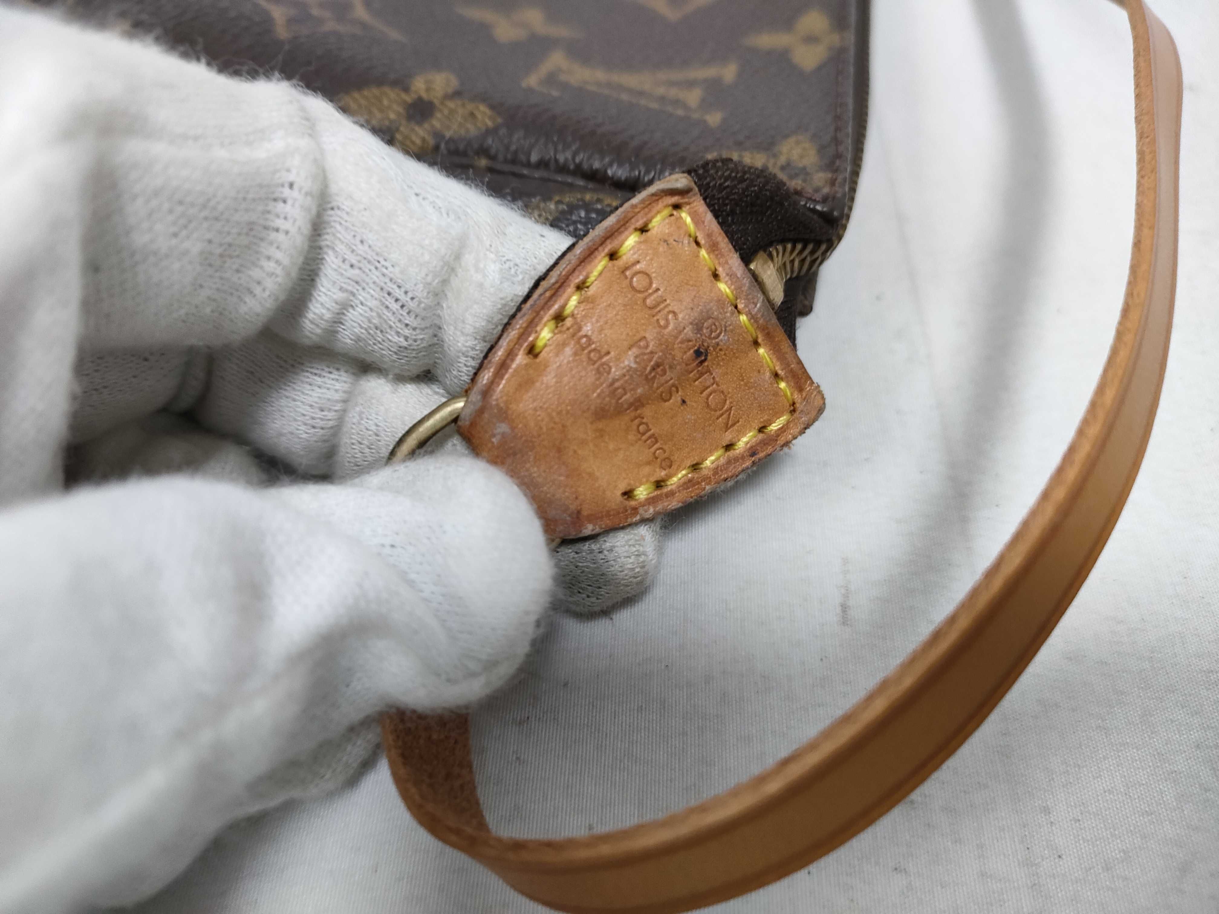 Monogram Louis Vuitton Monogram Accessoires AR1909 Pouch — view 8