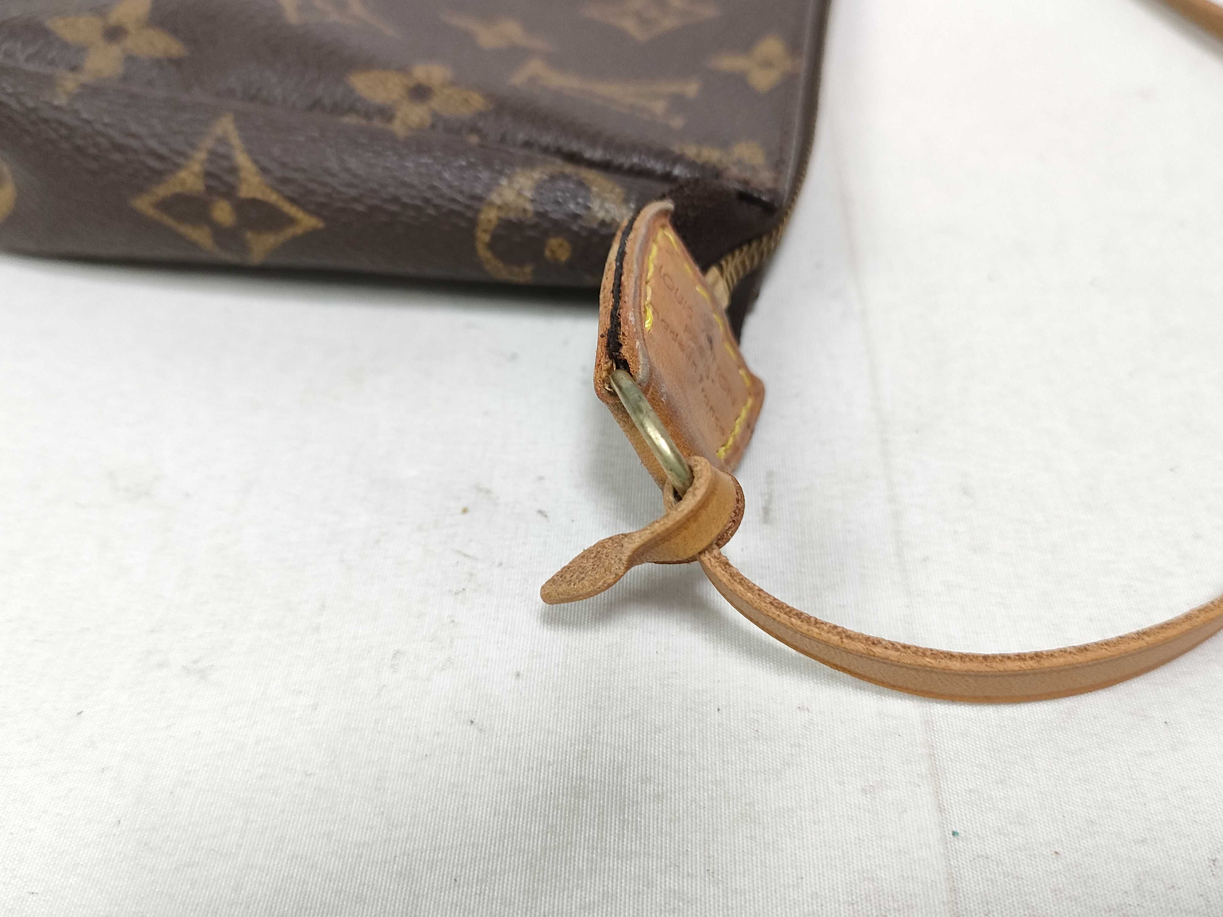 Monogram Louis Vuitton Monogram Accessoires AR1909 Pouch — view 9